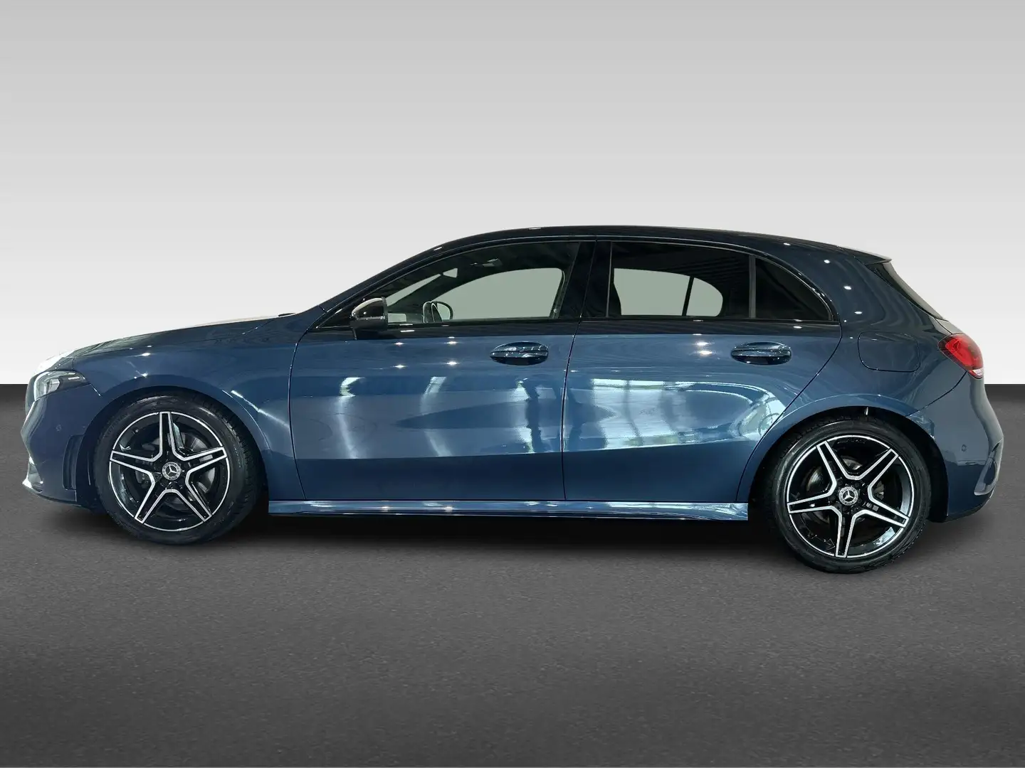 Mercedes-Benz A 180 A 136pk 7G-DCT Business Solution AMG Blauw - 2