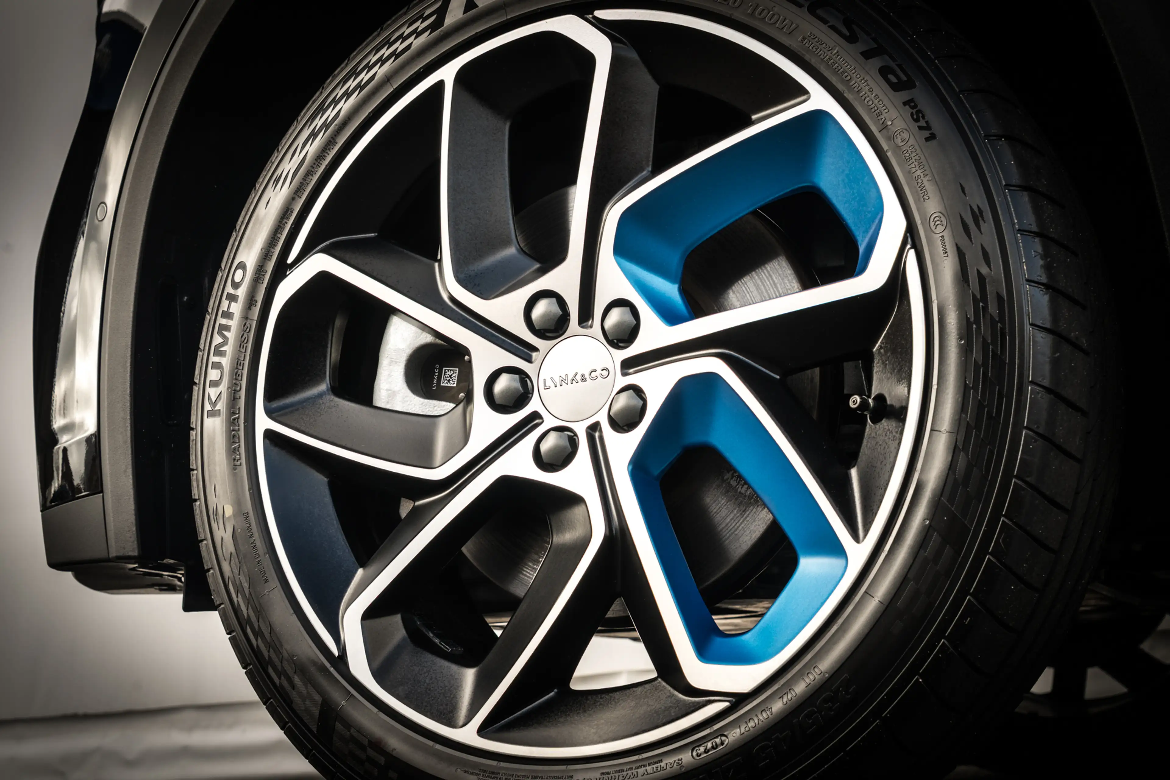 Lynk & Co 01 1.5 Plug-in Hybrid 262 Pk I Panoramadak | Adapt. C — photo 12