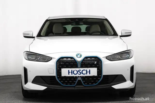BMW I4 view 3