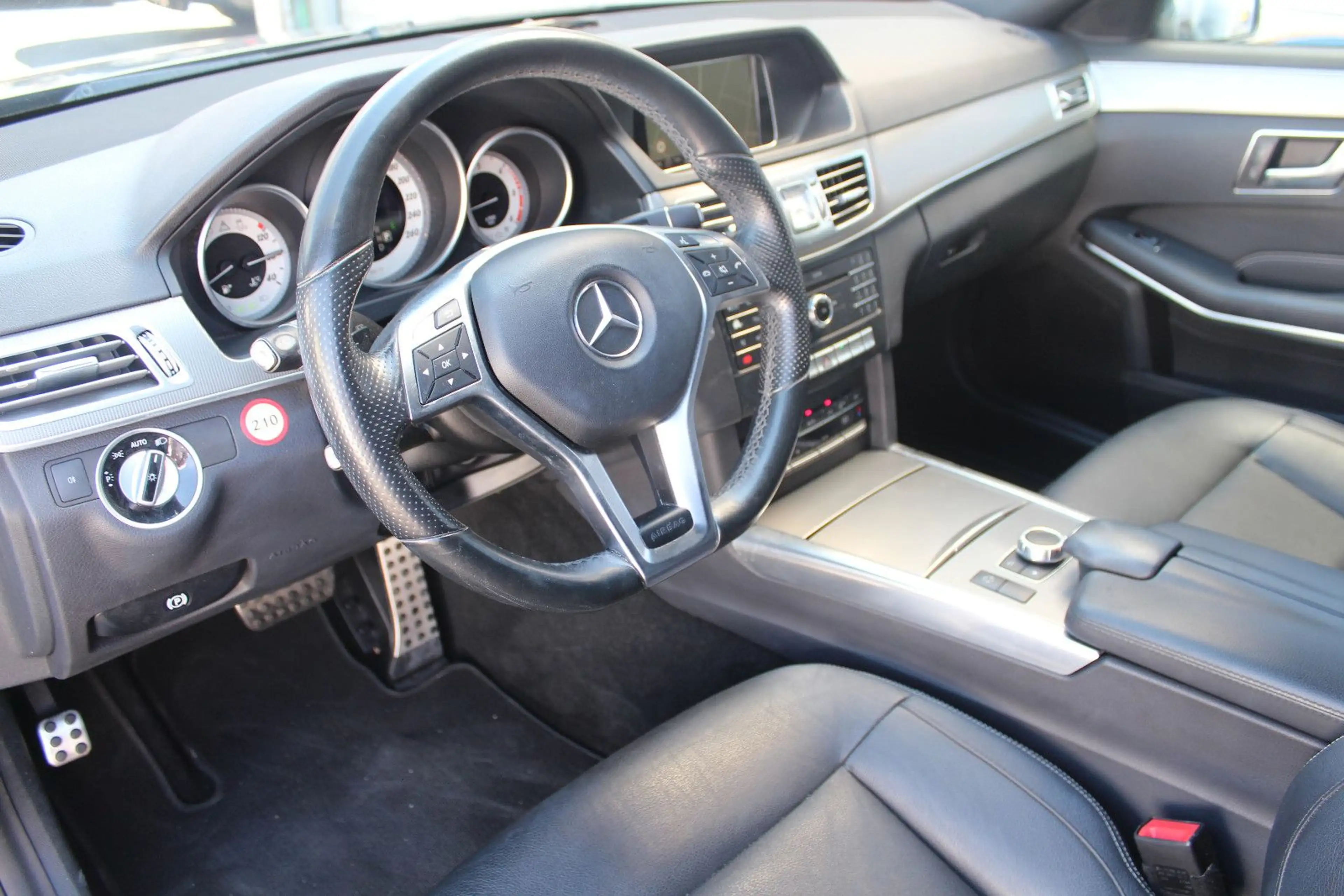 Mercedes-Benz E 250 E250 T BlueTec Avantgarde *AMG*Sitzhzg*Leder*LED — photo 10