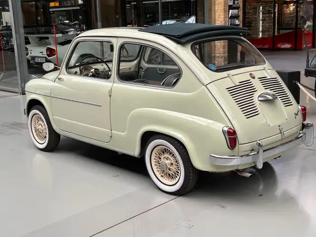 Fiat 600 view 3