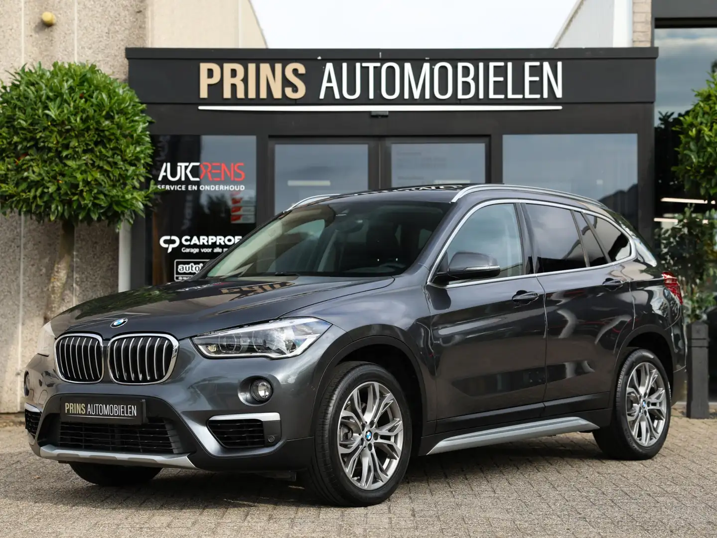 BMW X1 sDrive18i X-Line|Pano|Keyless|Trekhaak - 1