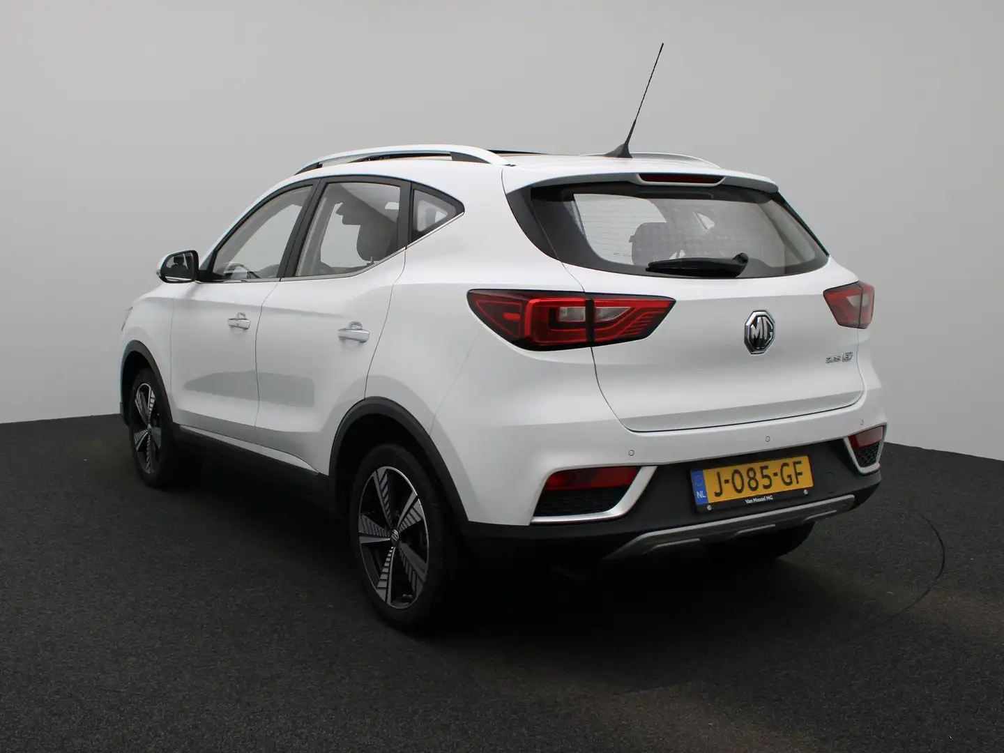 MG ZS MG EV Luxury 45 kWh PANORAMADAK | LEDEREN BEKLEDIN Wit - 2