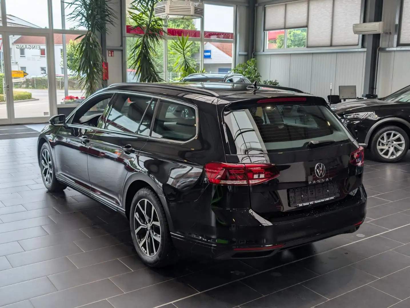 Volkswagen Passat Variant 2.0 TDI SCR DSG Business Schwarz - 2