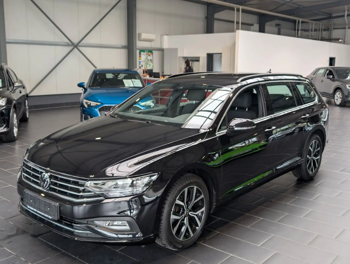 Volkswagen Passat Variant 2.0 TDI SCR DSG Business Schwarz - 1