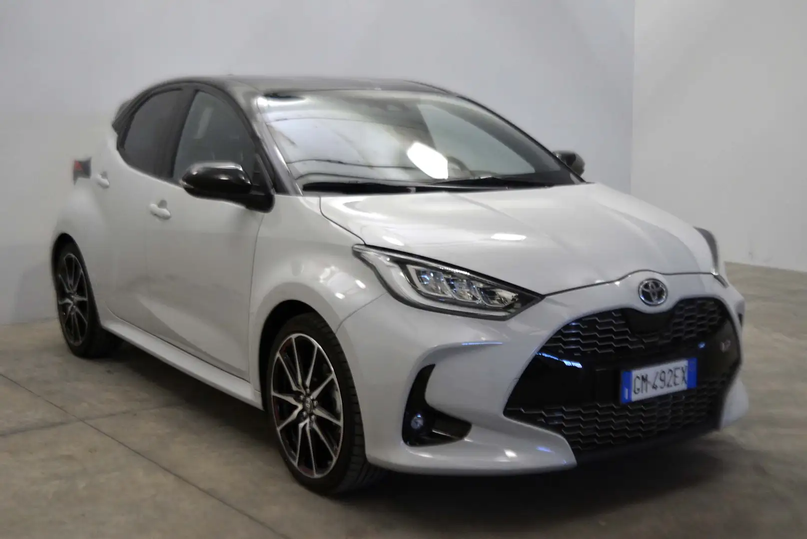 Toyota Yaris 1.5h GR Sport - 1