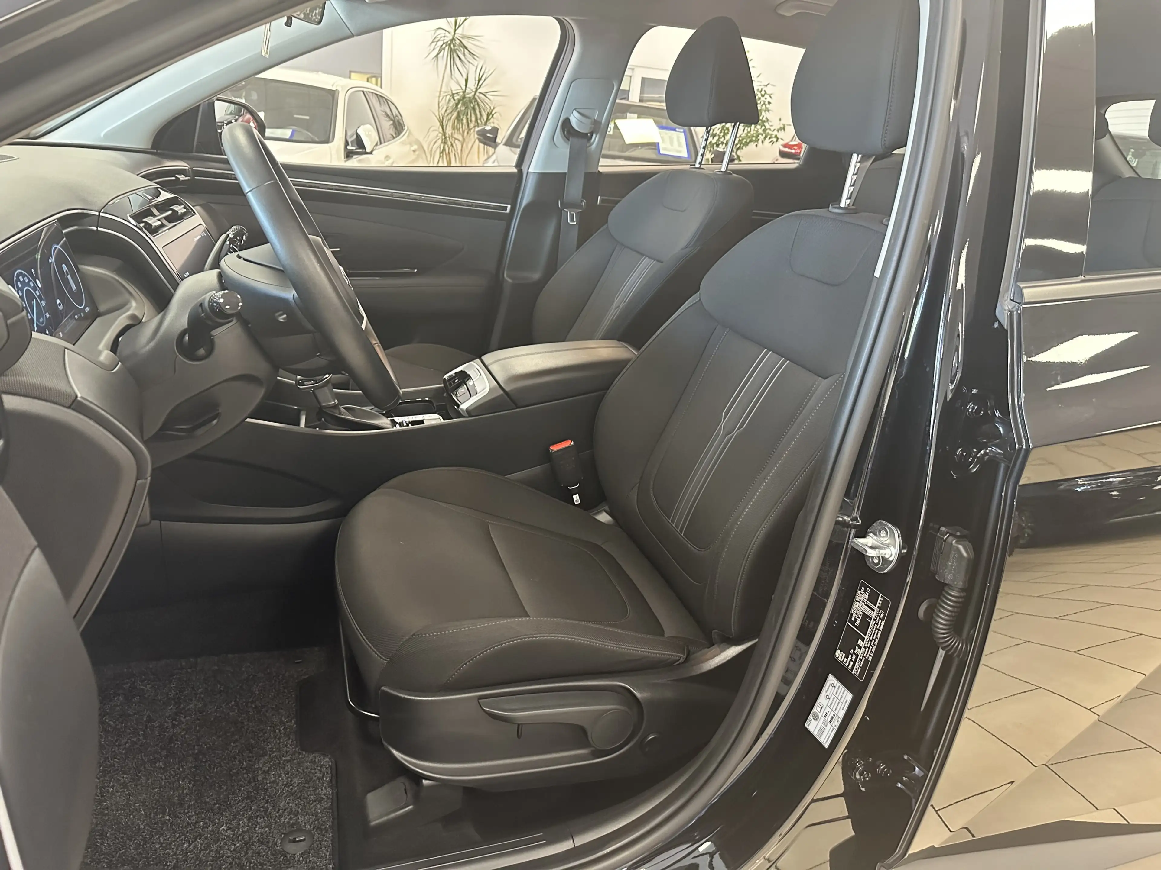 Hyundai TUCSON Select Mild-Hybrid R.Cam Navi PDC SHZ — photo 9
