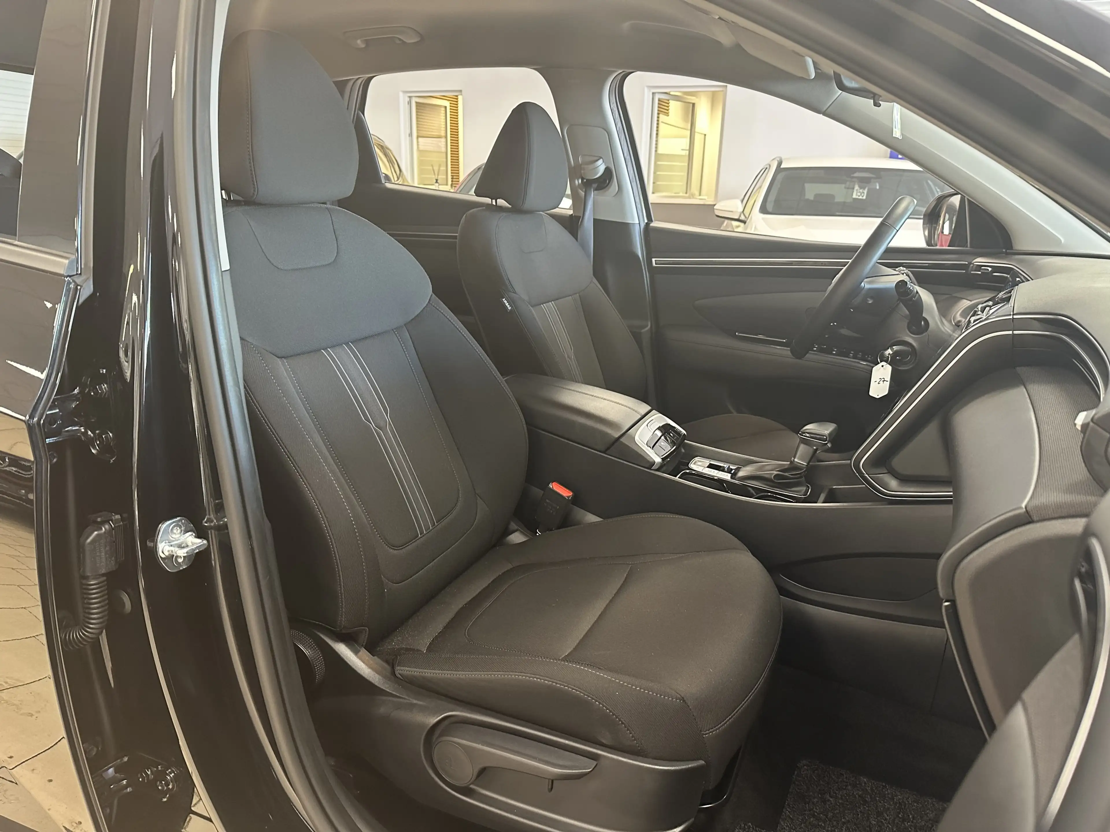 Hyundai TUCSON Select Mild-Hybrid R.Cam Navi PDC SHZ — photo 12