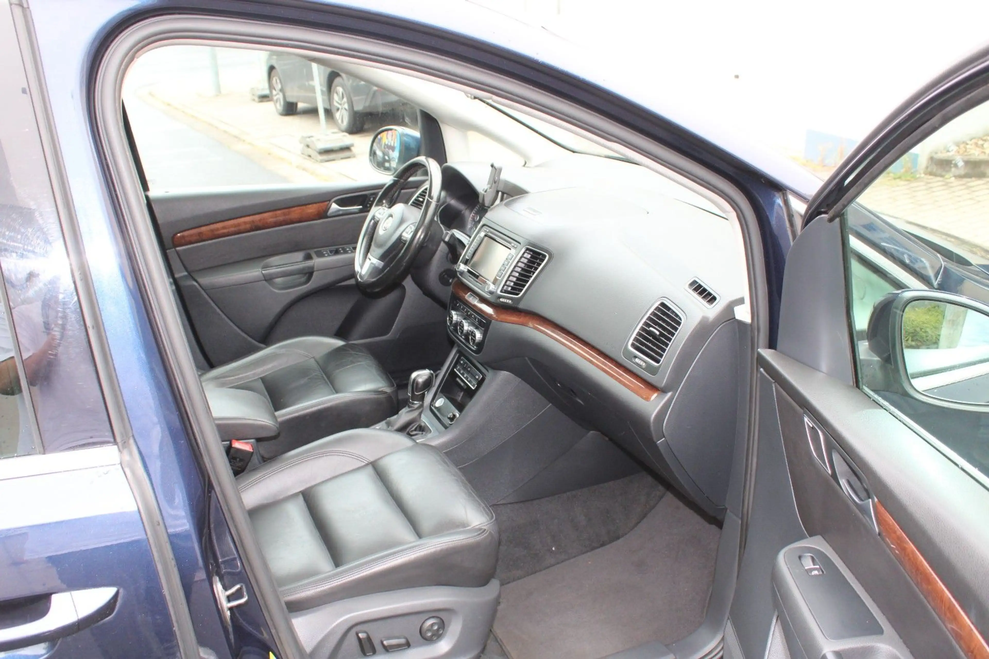 Volkswagen Sharan Highline BMT Automatik Panorama Leder Nav — photo 30
