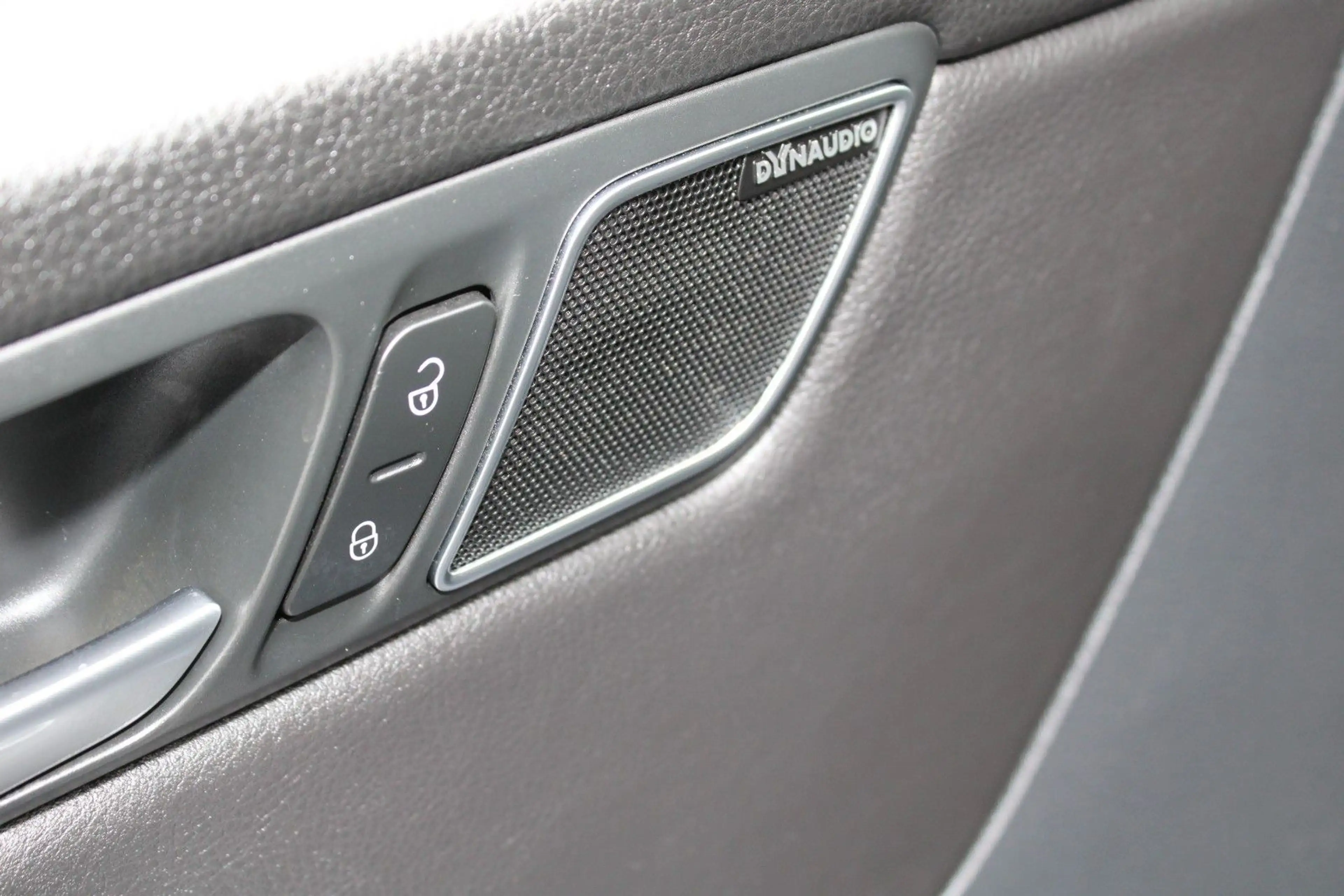 Volkswagen Sharan Highline BMT Automatik Panorama Leder Nav — photo 25