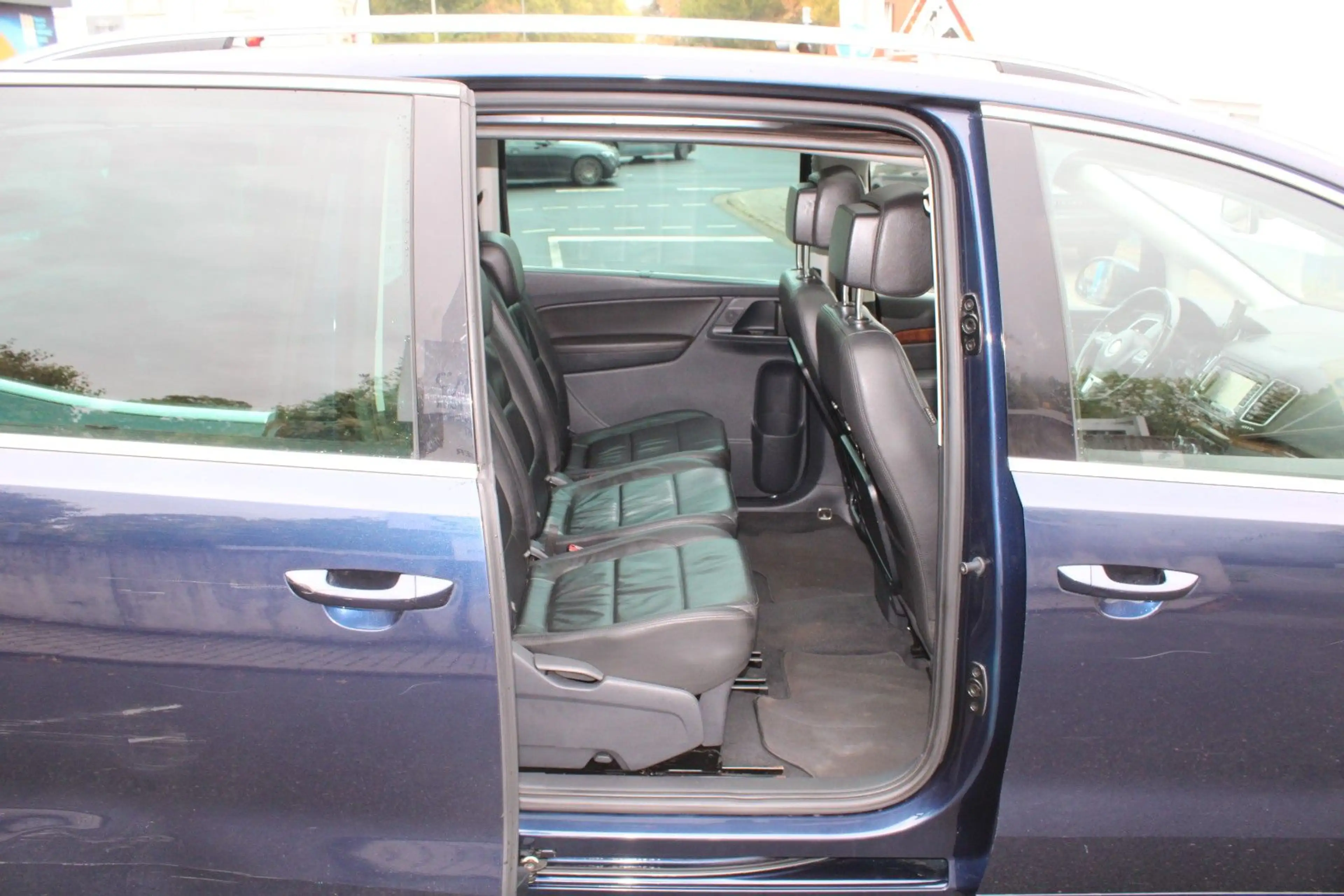 Volkswagen Sharan Highline BMT Automatik Panorama Leder Nav — photo 28