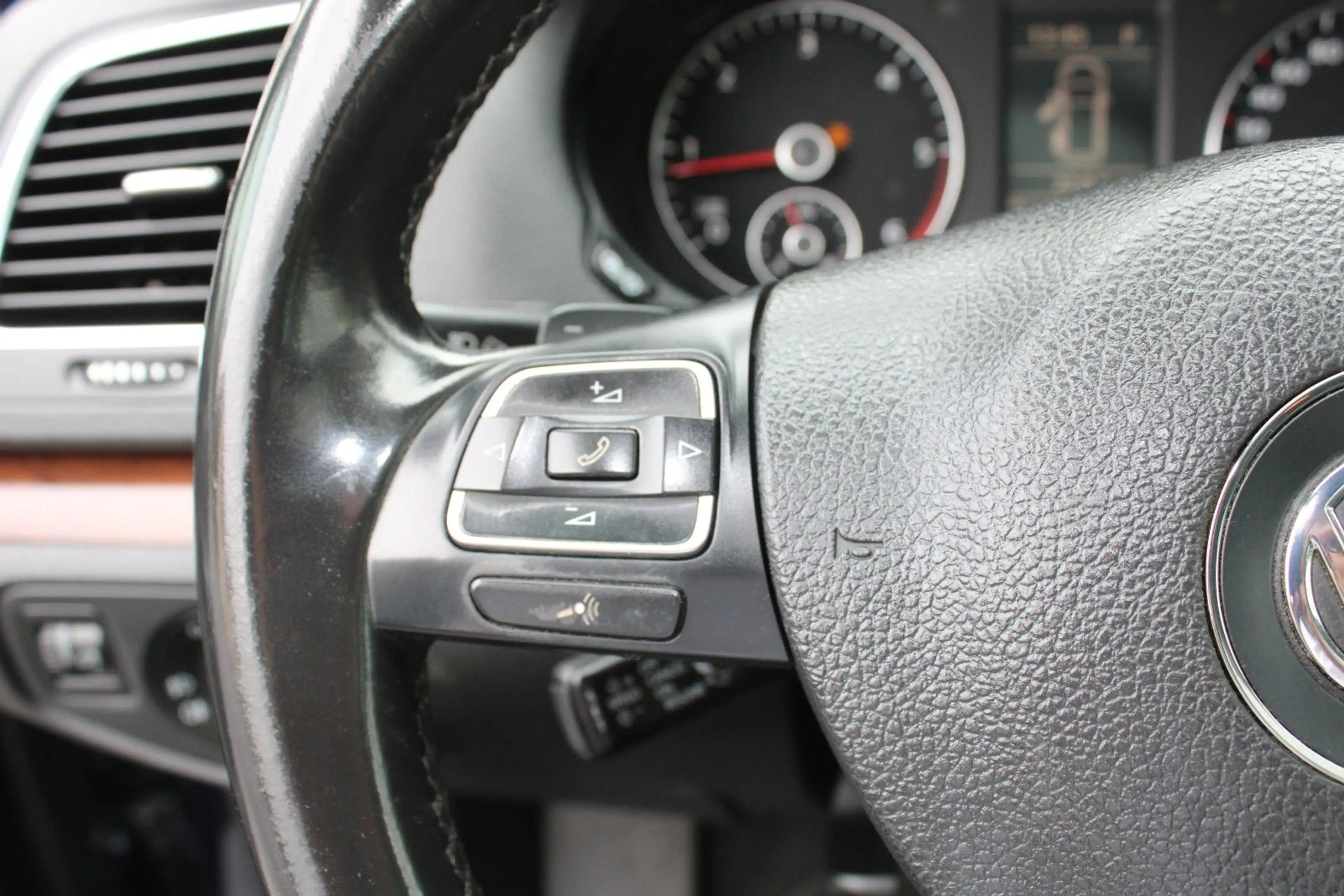 Volkswagen Sharan Highline BMT Automatik Panorama Leder Nav — photo 18