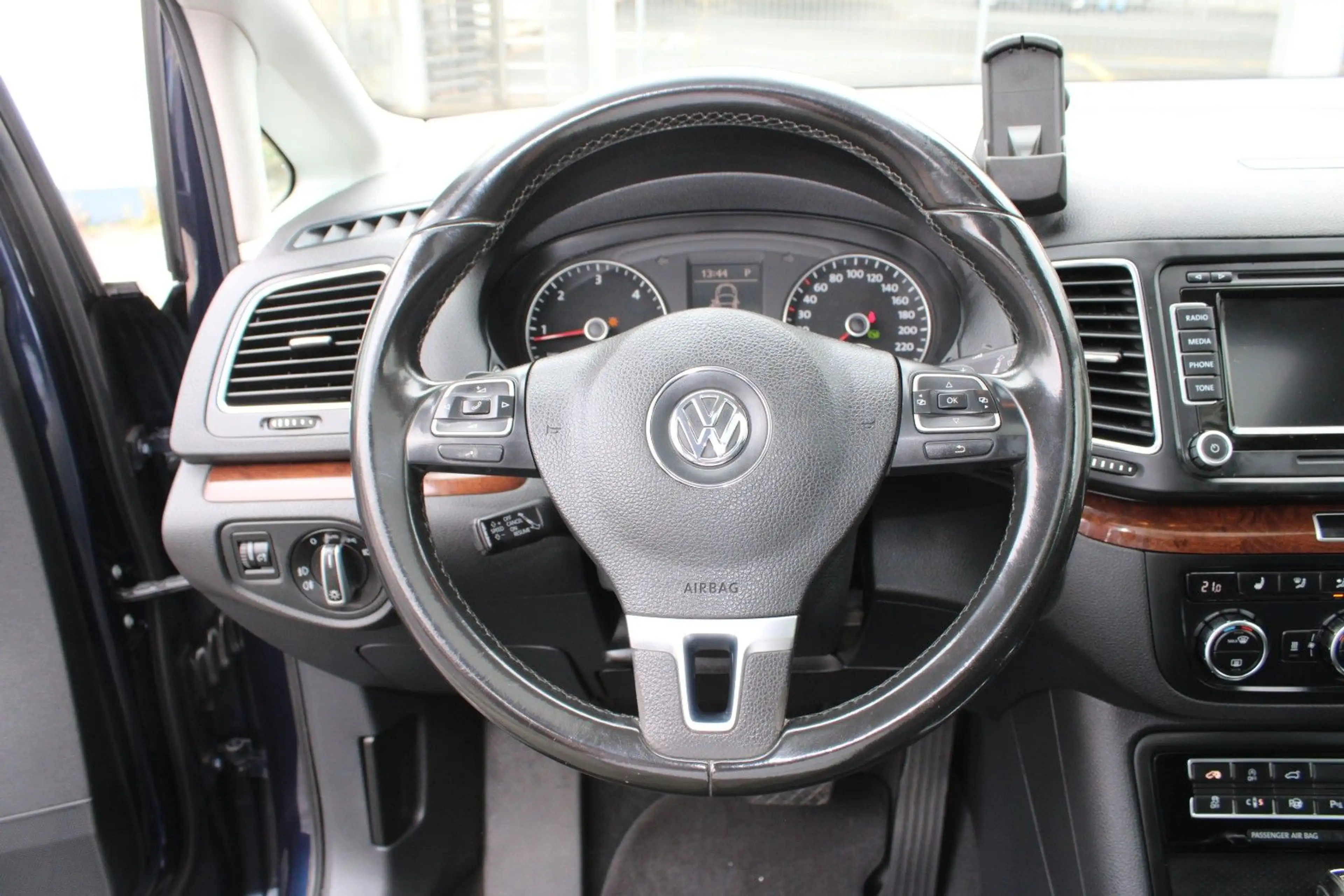 Volkswagen Sharan Highline BMT Automatik Panorama Leder Nav — photo 13