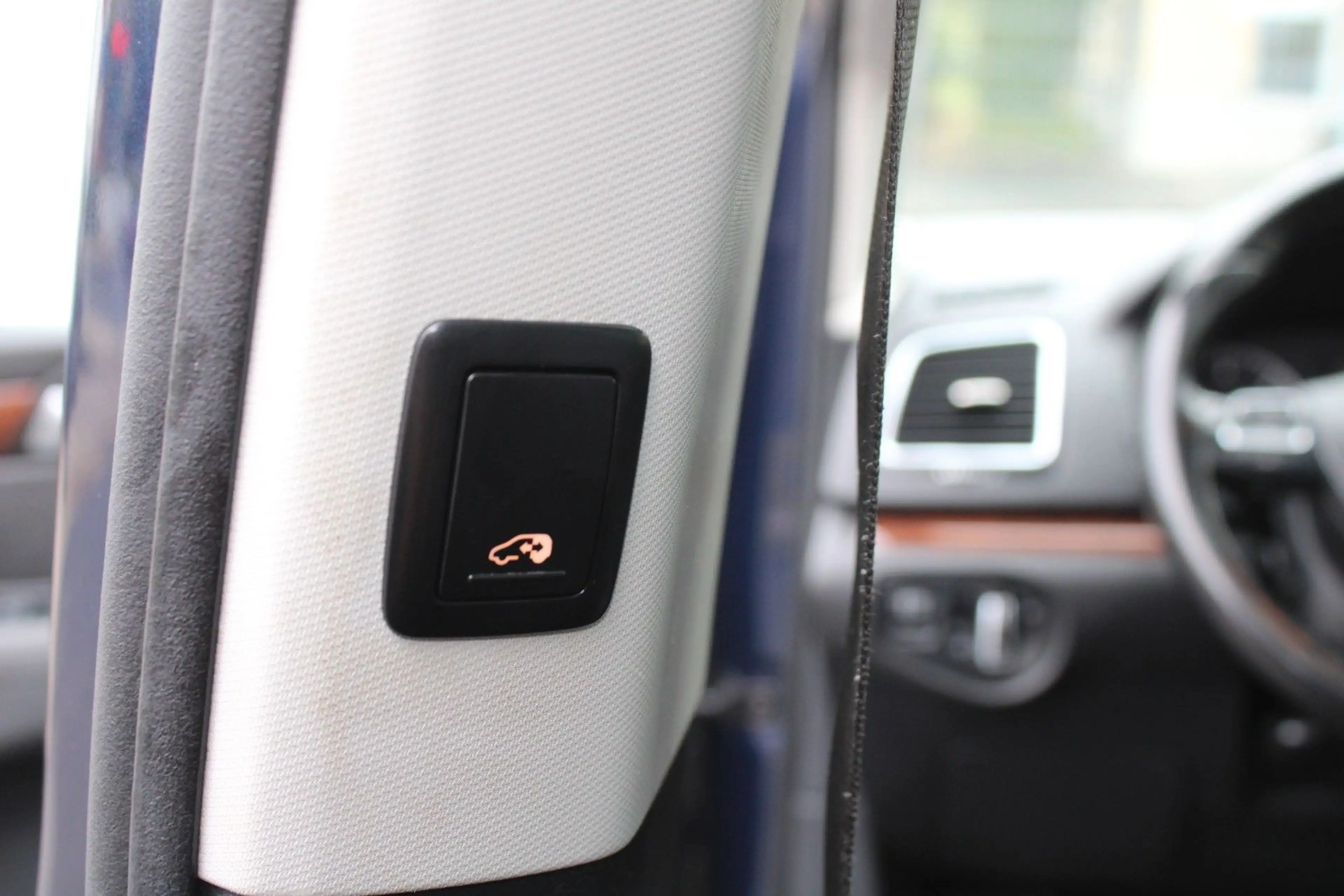 Volkswagen Sharan Highline BMT Automatik Panorama Leder Nav — photo 23