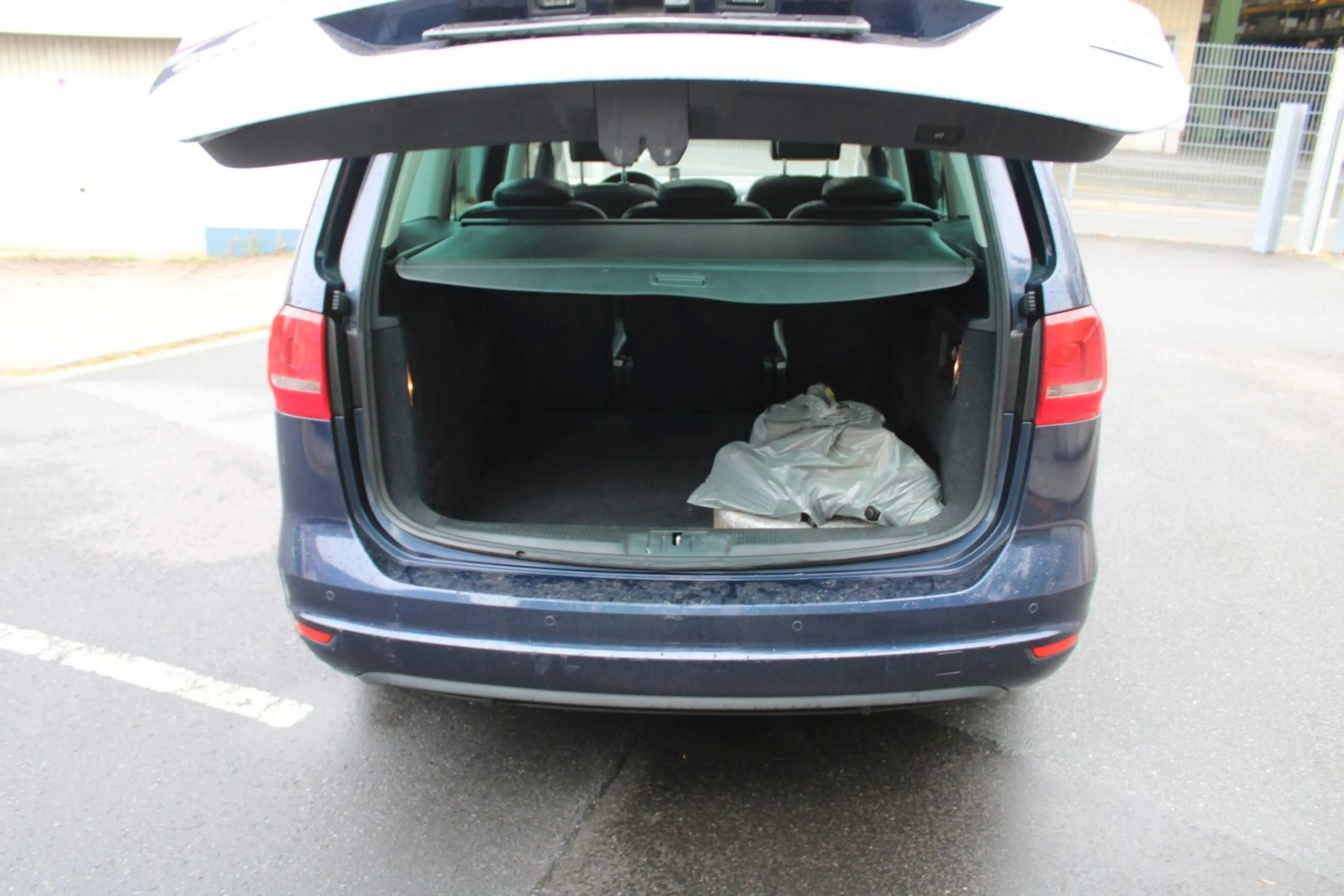 Volkswagen Sharan Highline BMT Automatik Panorama Leder Nav — photo 27