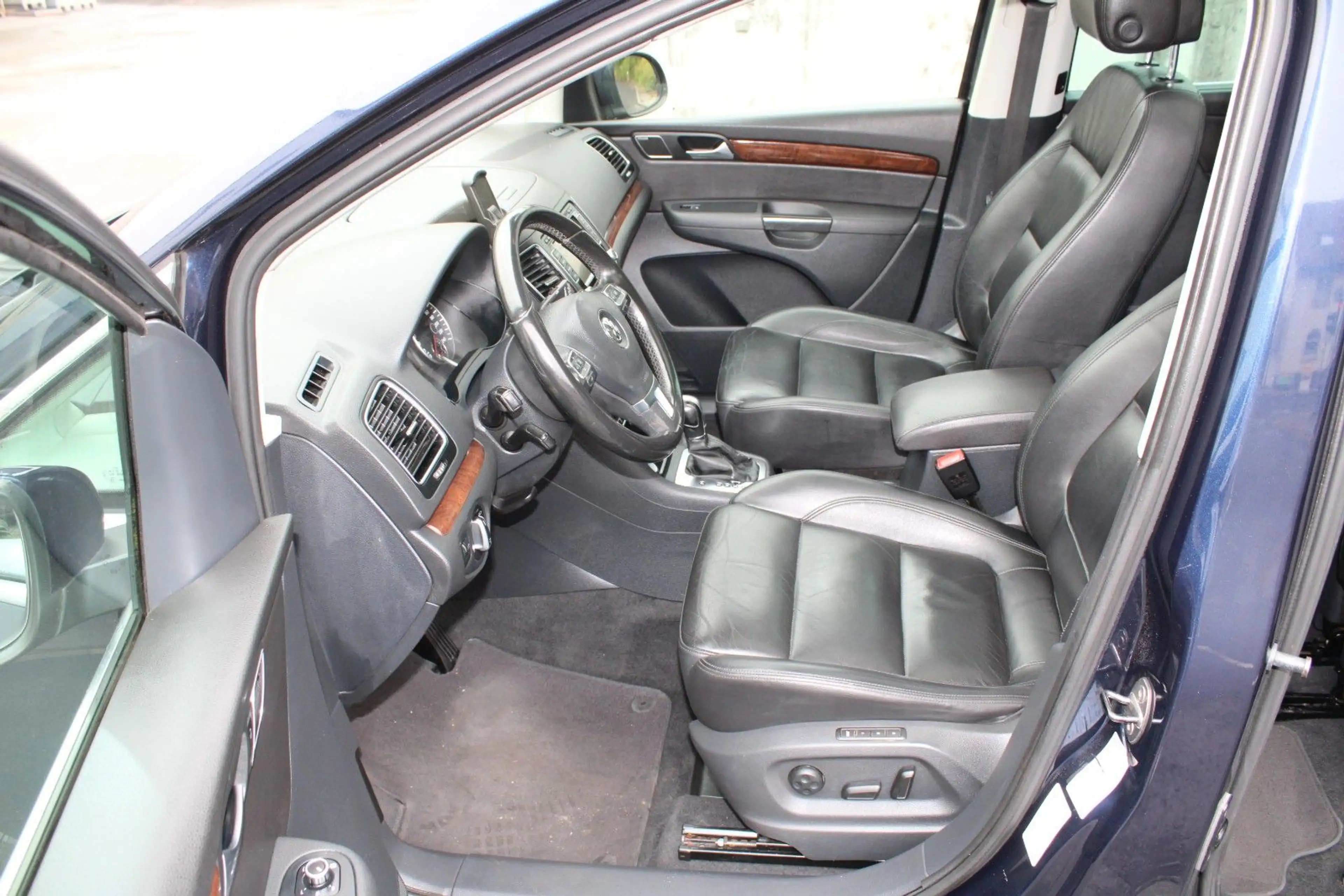 Volkswagen Sharan Highline BMT Automatik Panorama Leder Nav — photo 11