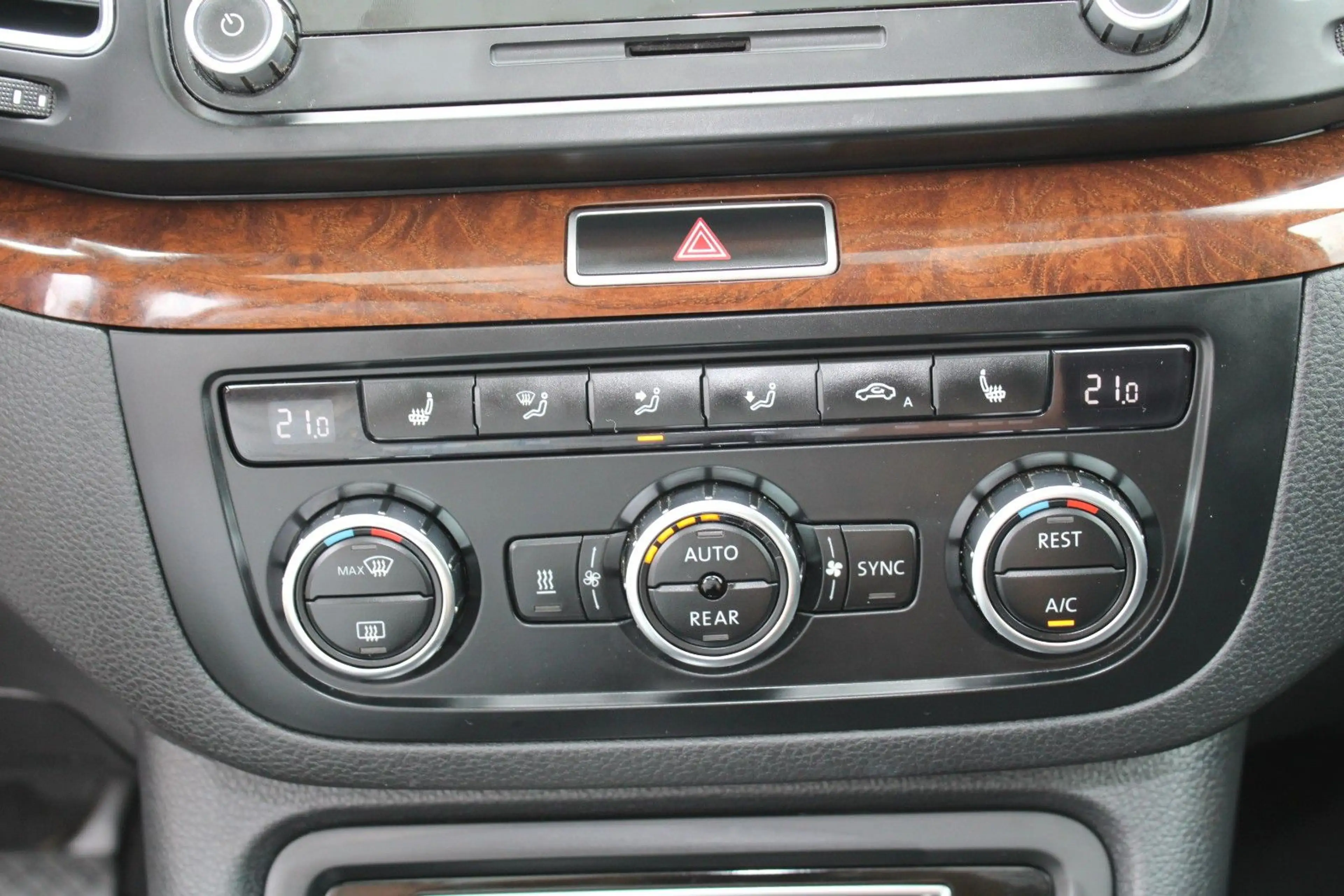 Volkswagen Sharan Highline BMT Automatik Panorama Leder Nav — photo 15