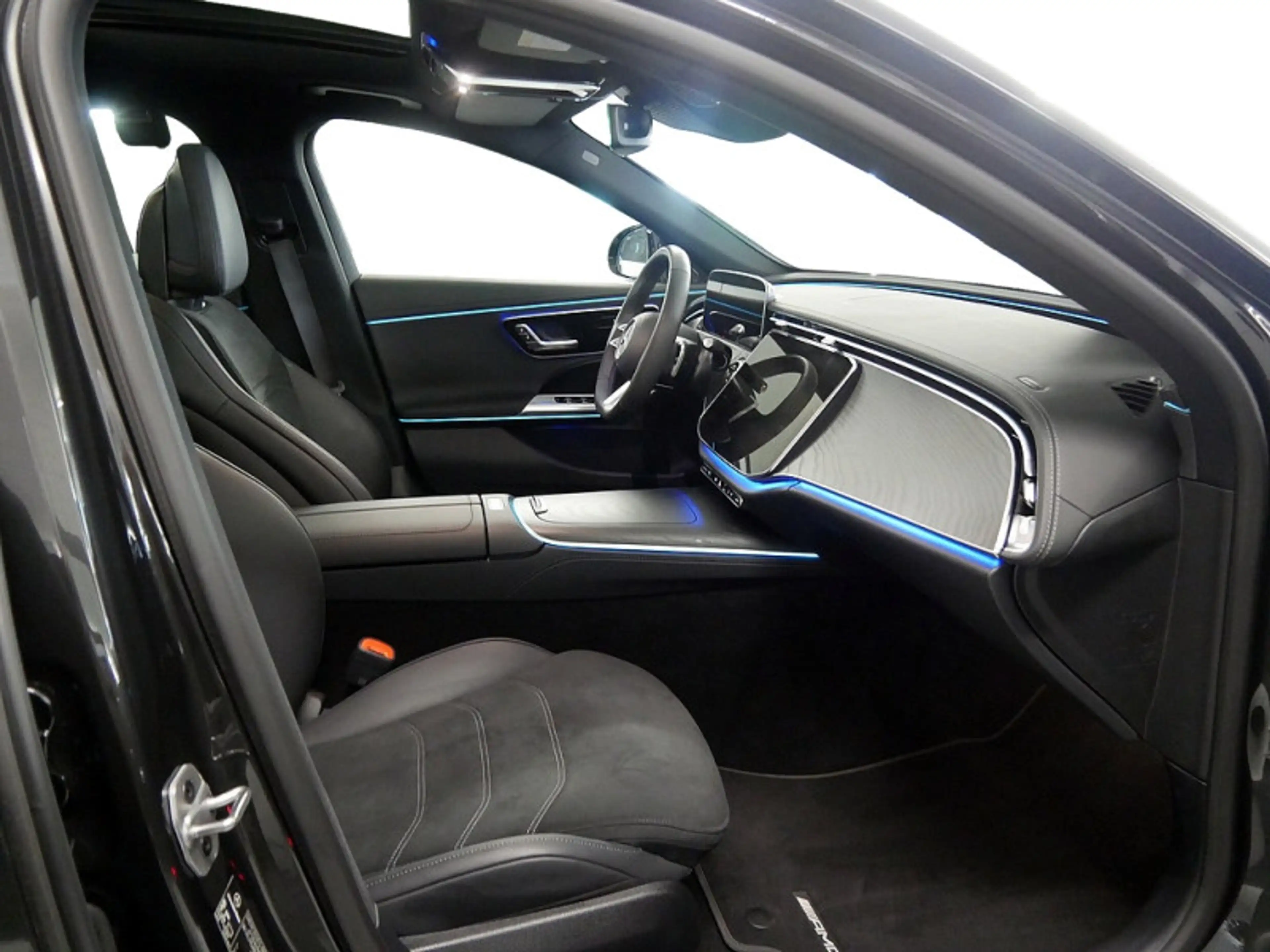 Mercedes-Benz E 200 T , AMG NIGHT AHK DISTR KAMERA PANO SPUR — photo 7