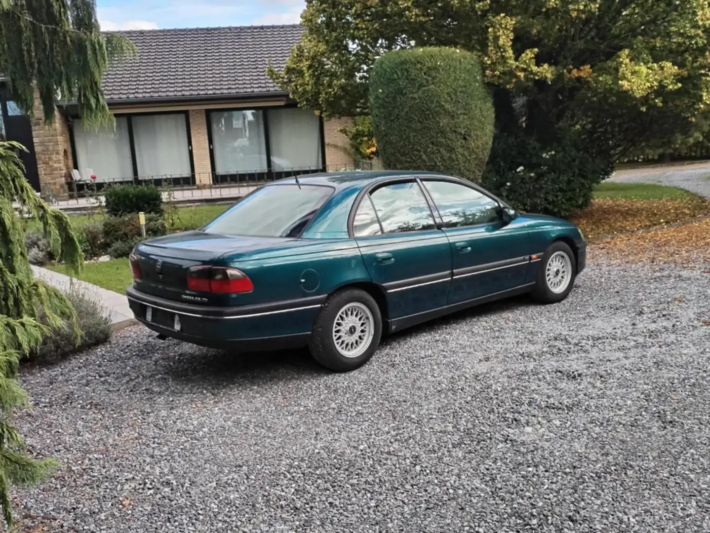 Opel Omega 2.5 Turbo CD Grün - 1