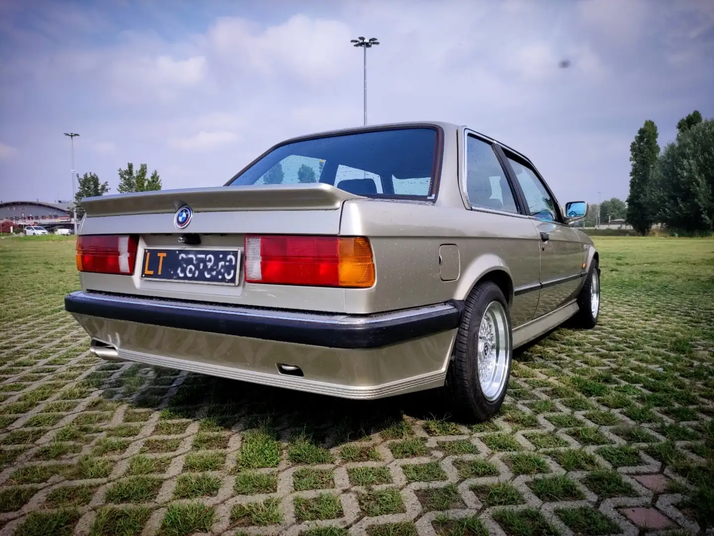 BMW 316 e30 mtech1 b54m30 Brons - 2