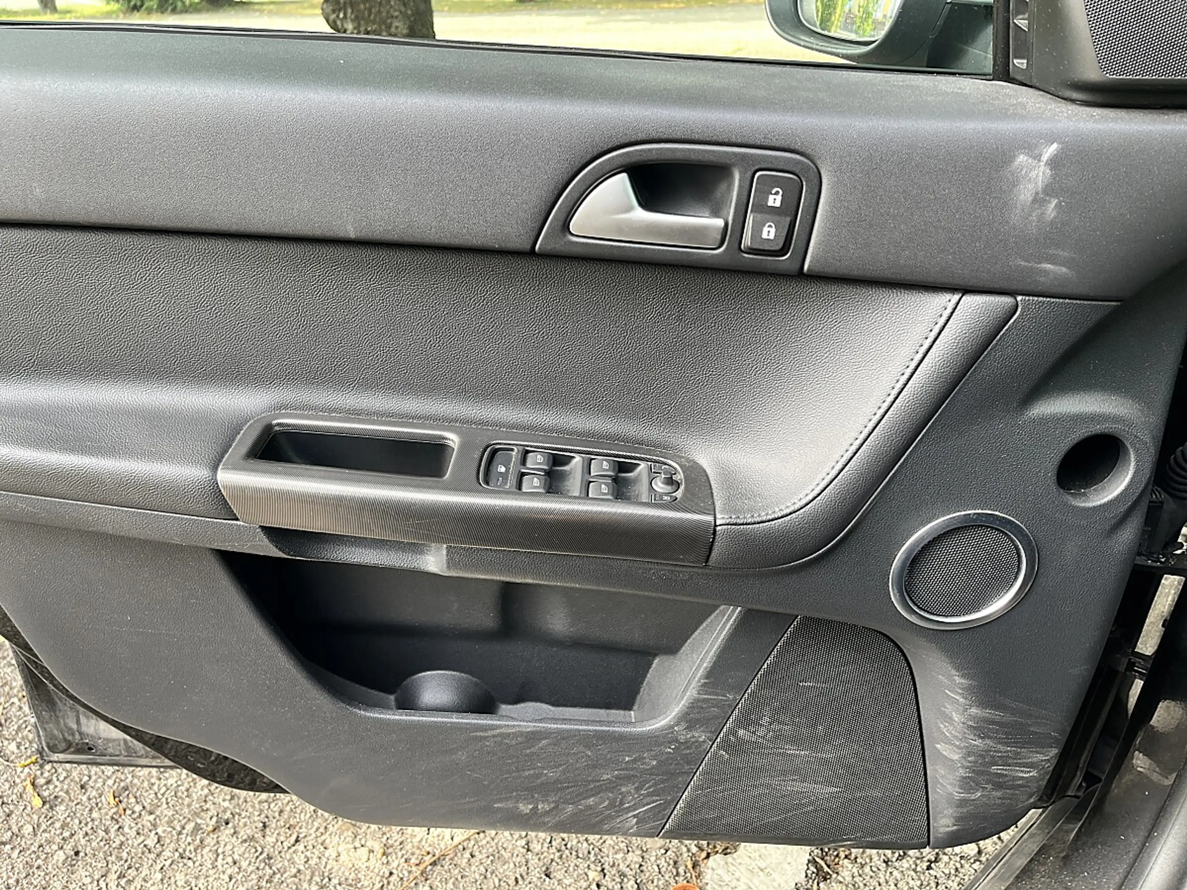 Volvo V50 V 50 D3 R-Design Pro Edition — photo 9
