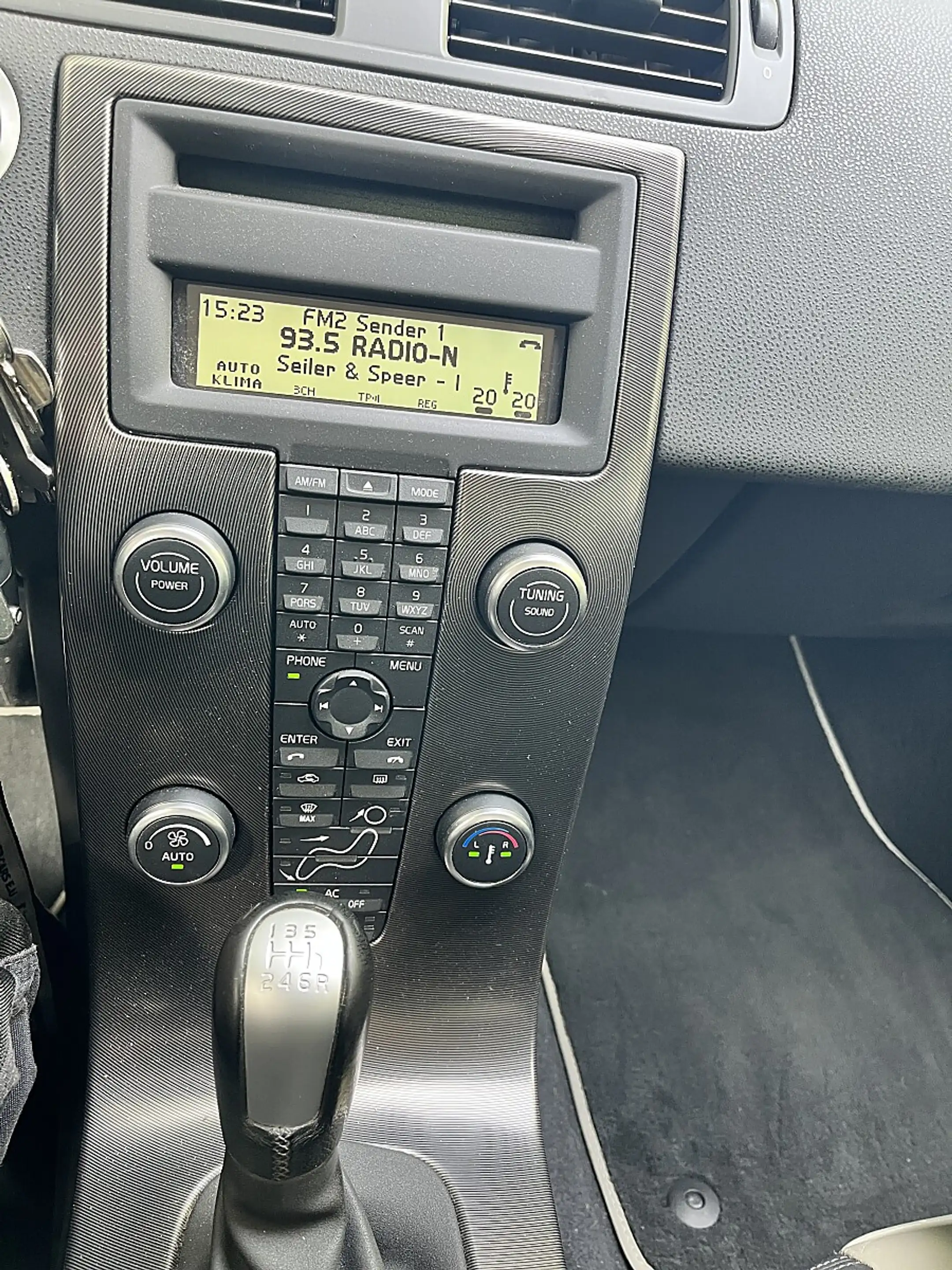 Volvo V50 V 50 D3 R-Design Pro Edition — photo 8
