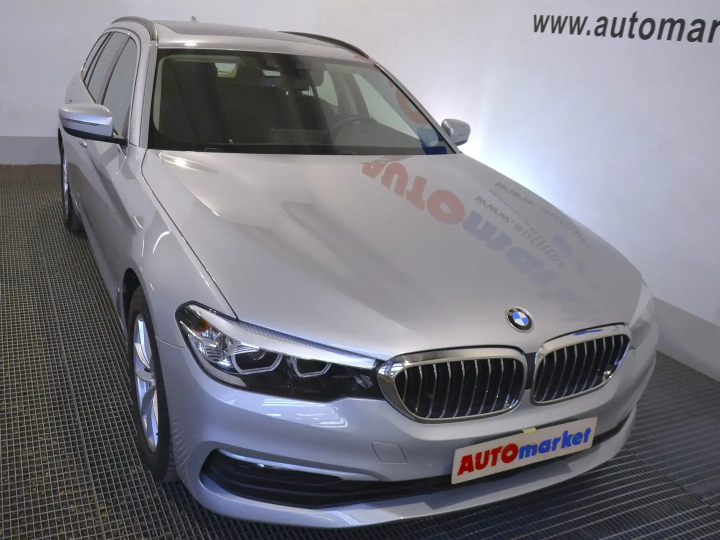 BMW 530 d Touring xdrive Business 265cv auto Argento - 2