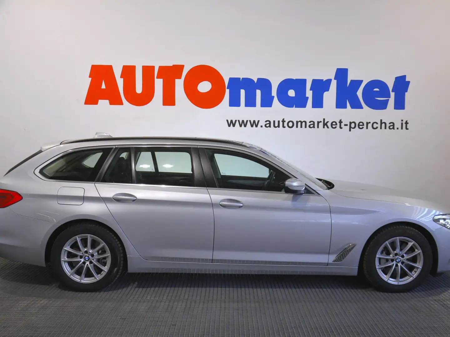 BMW 530 d Touring xdrive Business 265cv auto Argento - 1