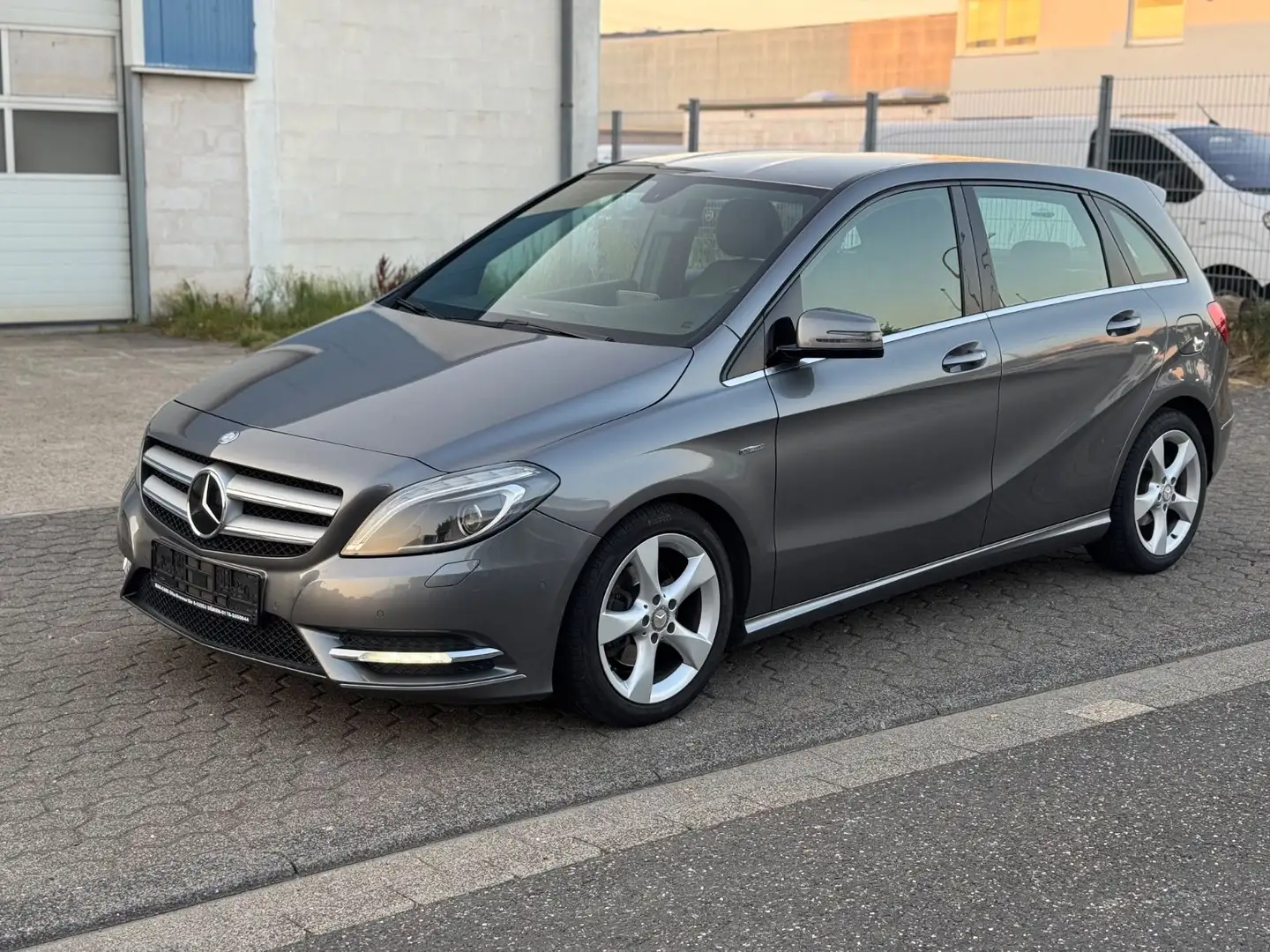 Mercedes-Benz B 180 CDI/Led/Klimaauto/ Grau - 1