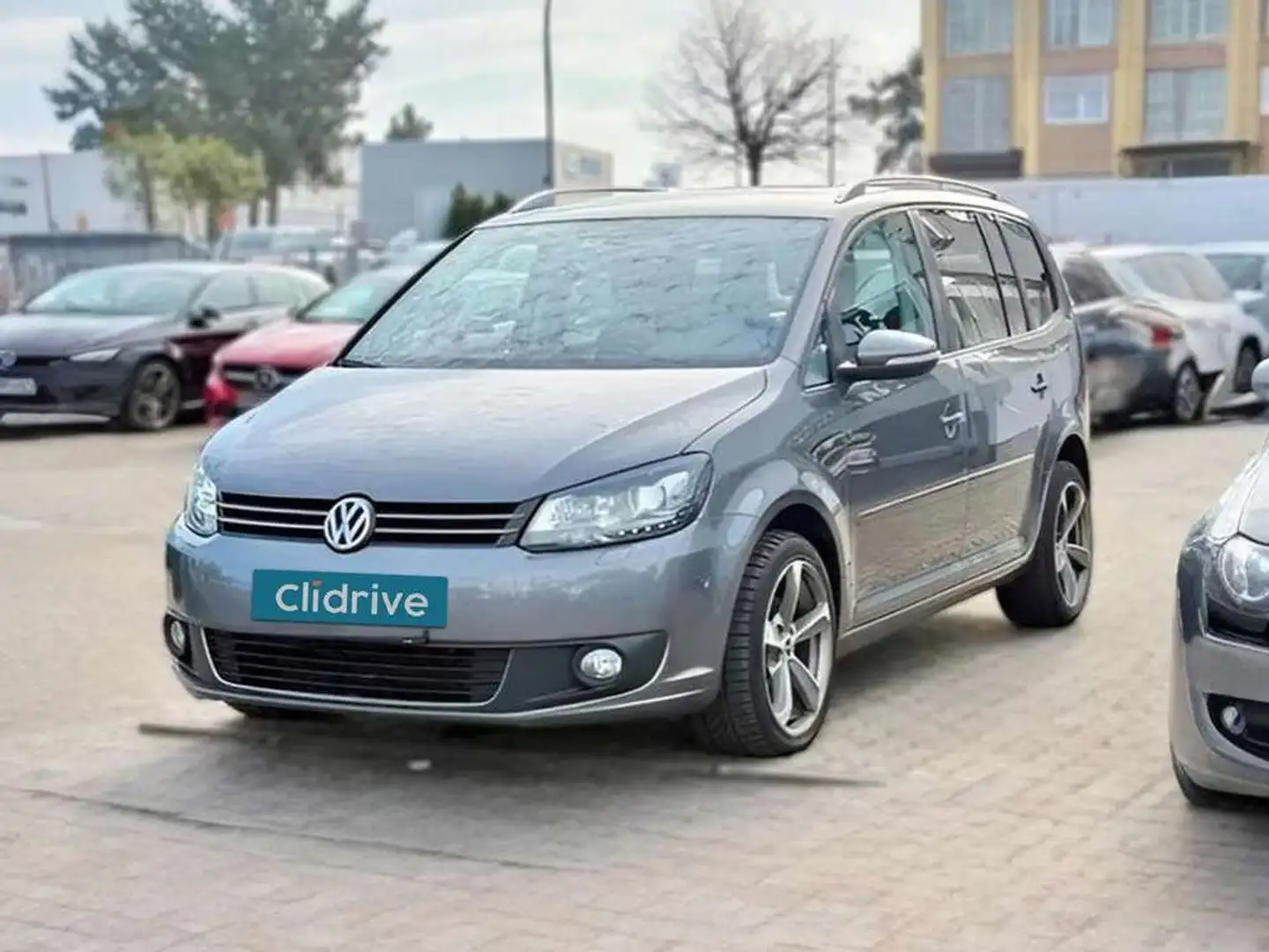 Volkswagen Touran 2.0 TDI Advance Bluemotion Tech Gris - 2