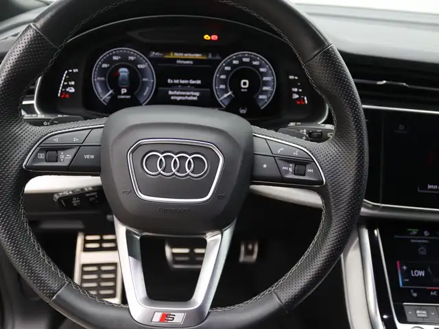 Audi Q8 view 13