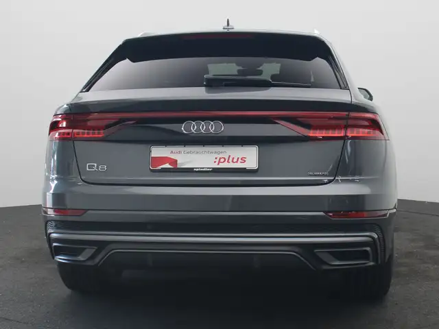 Audi Q8 view 6