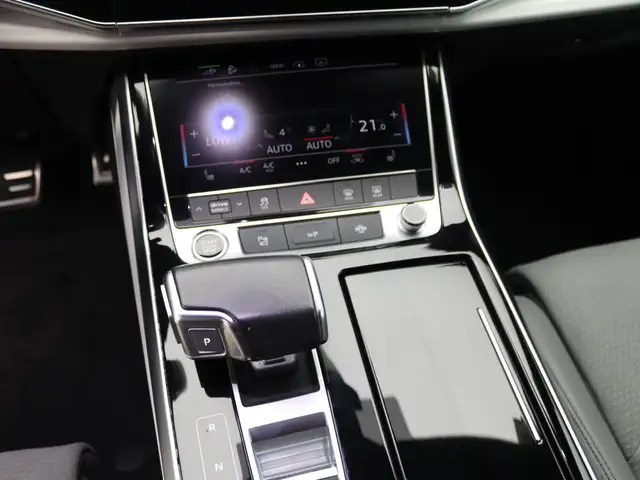 Audi Q8 view 14