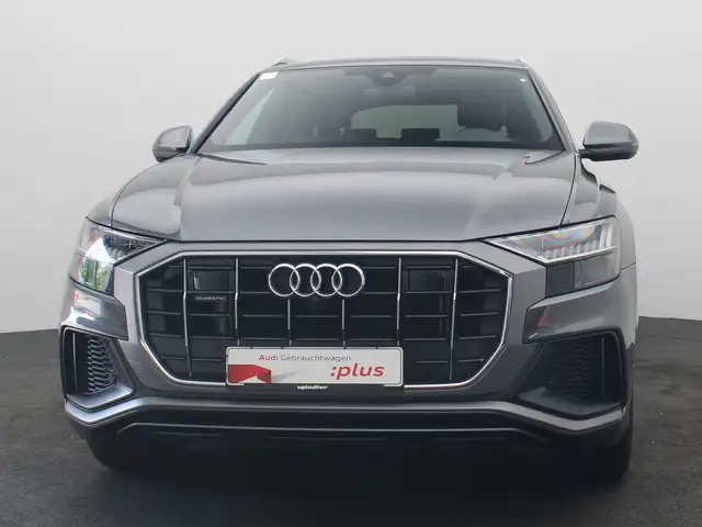 Audi Q8 view 3