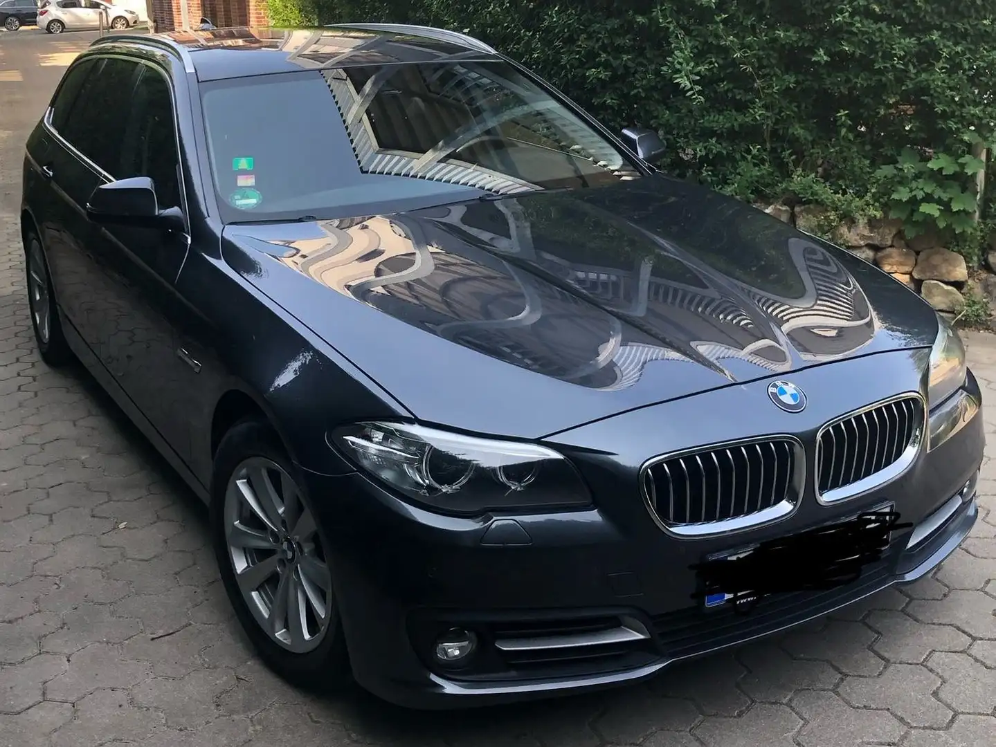 BMW 530 5er Touring Diesel 530d Touring Aut. siva - 2