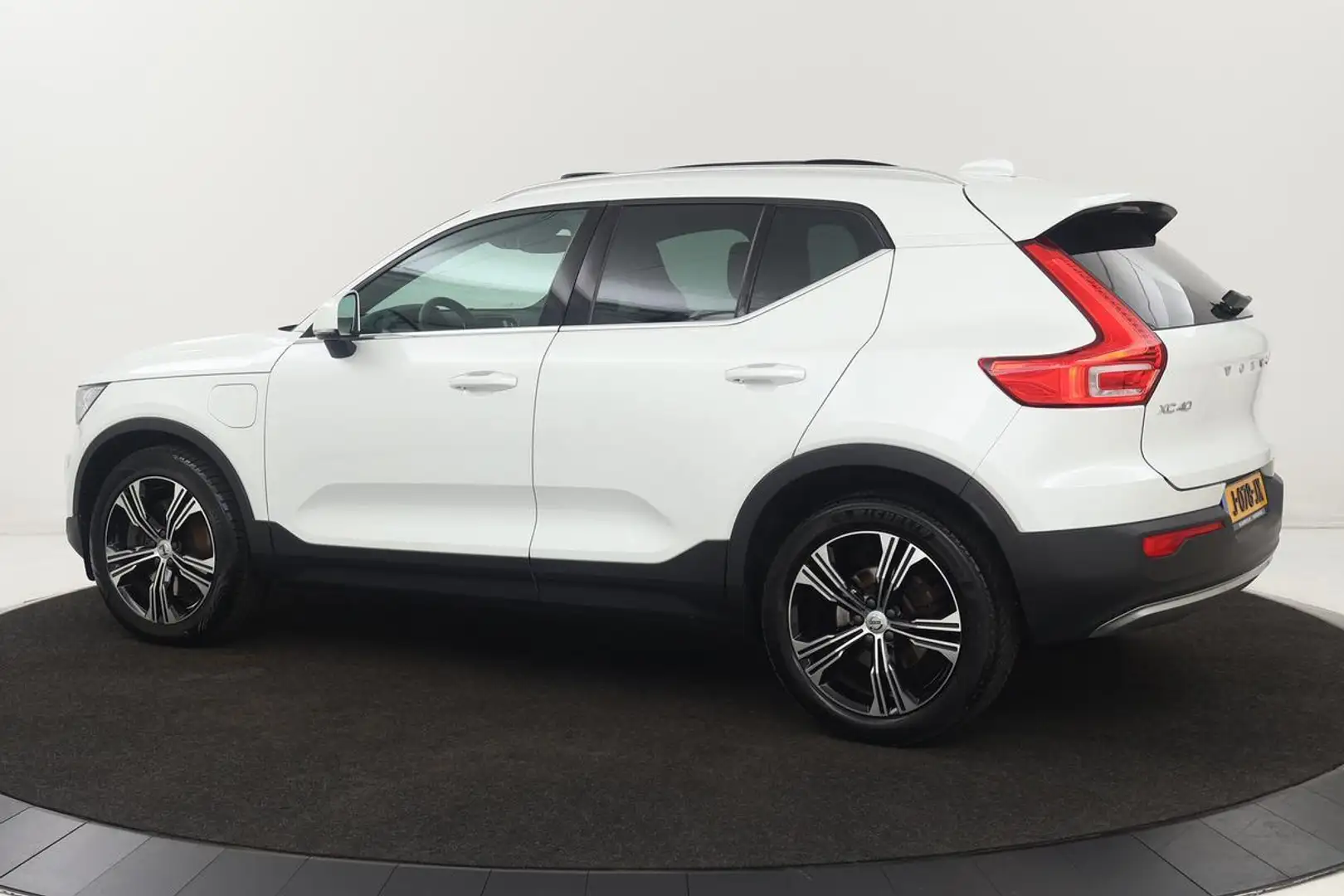 Volvo XC40 1.5 T5 Recharge Business Pro | Panoramadak | Adapt White - 2