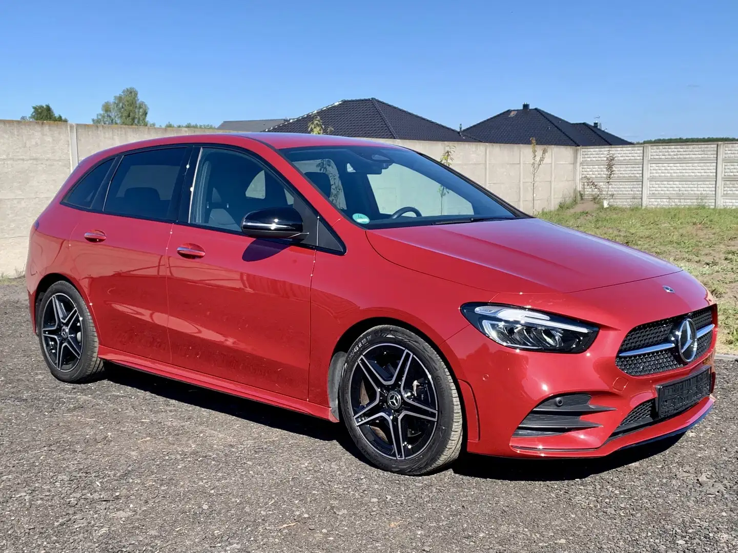 Mercedes-Benz B 220 B 220 AMG 4Matic, AHK, LED,R-Kam.,18 Zoll,Ambiente Rot - 1