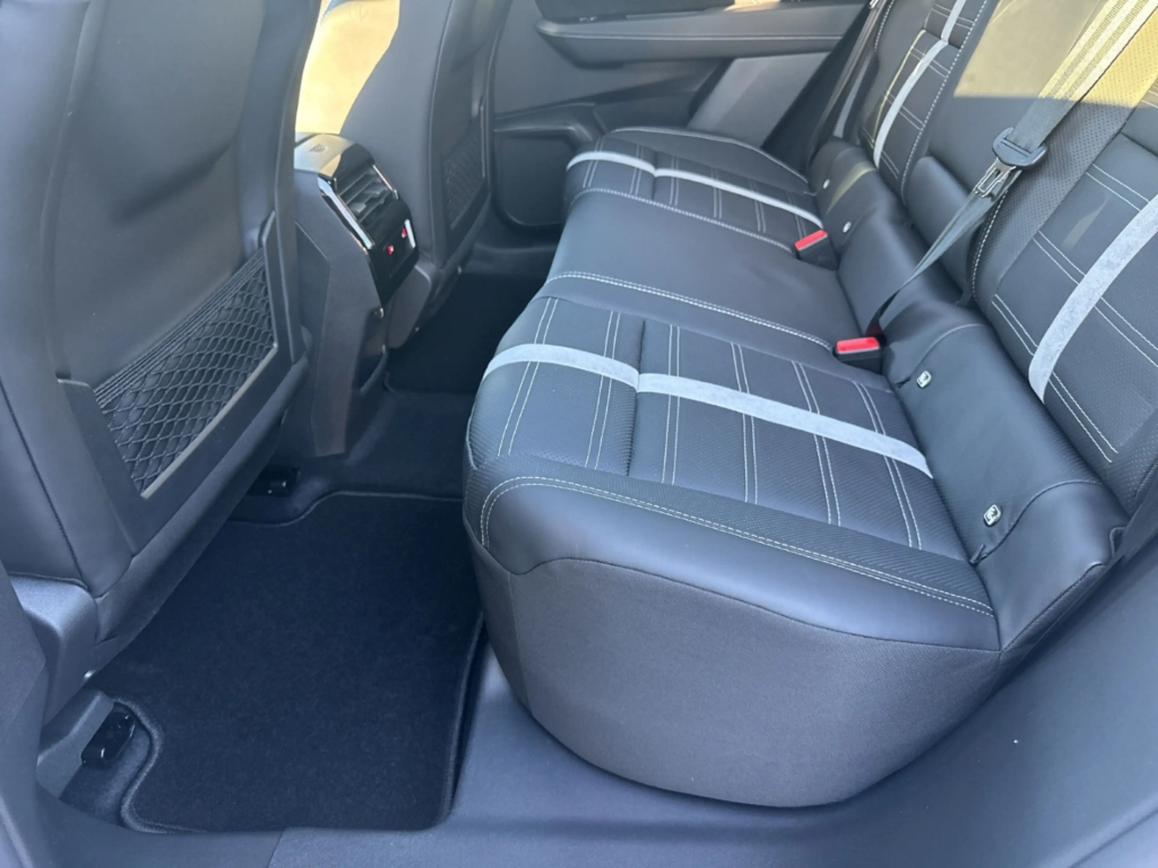 Opel Grandland 1.6 Plug-in-Hybrid GS 195 PS AHK LM Felgen Panoram — photo 12