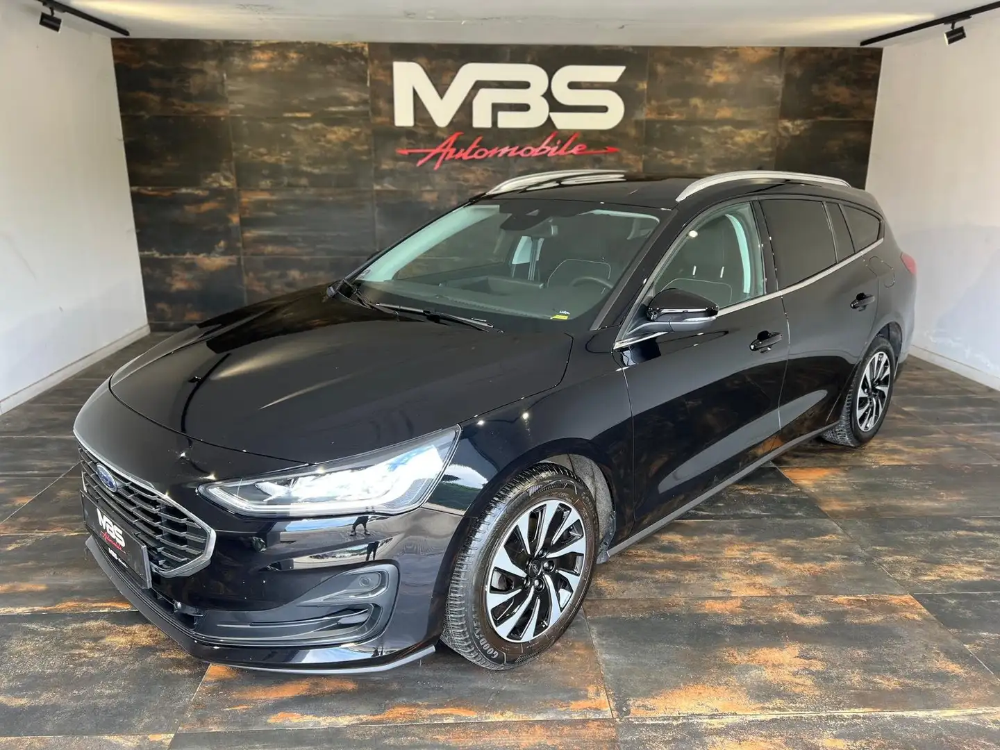 Ford Focus Focus 1.0i * HYBRIDE * CLIM-BIZONE * CARPLAY * GPS Zwart - 2