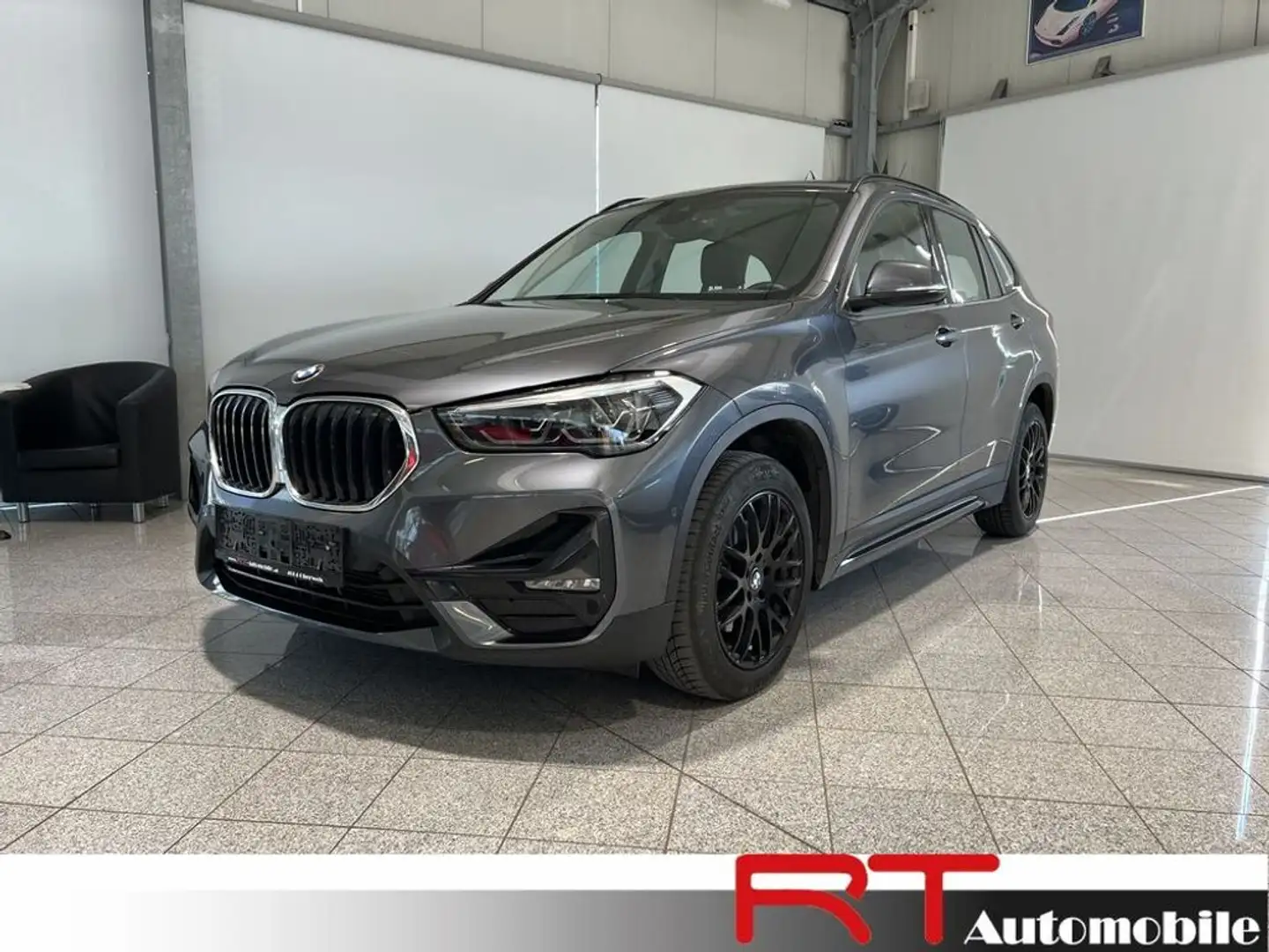 BMW X1 xDrive18d Sport Line Grau - 1