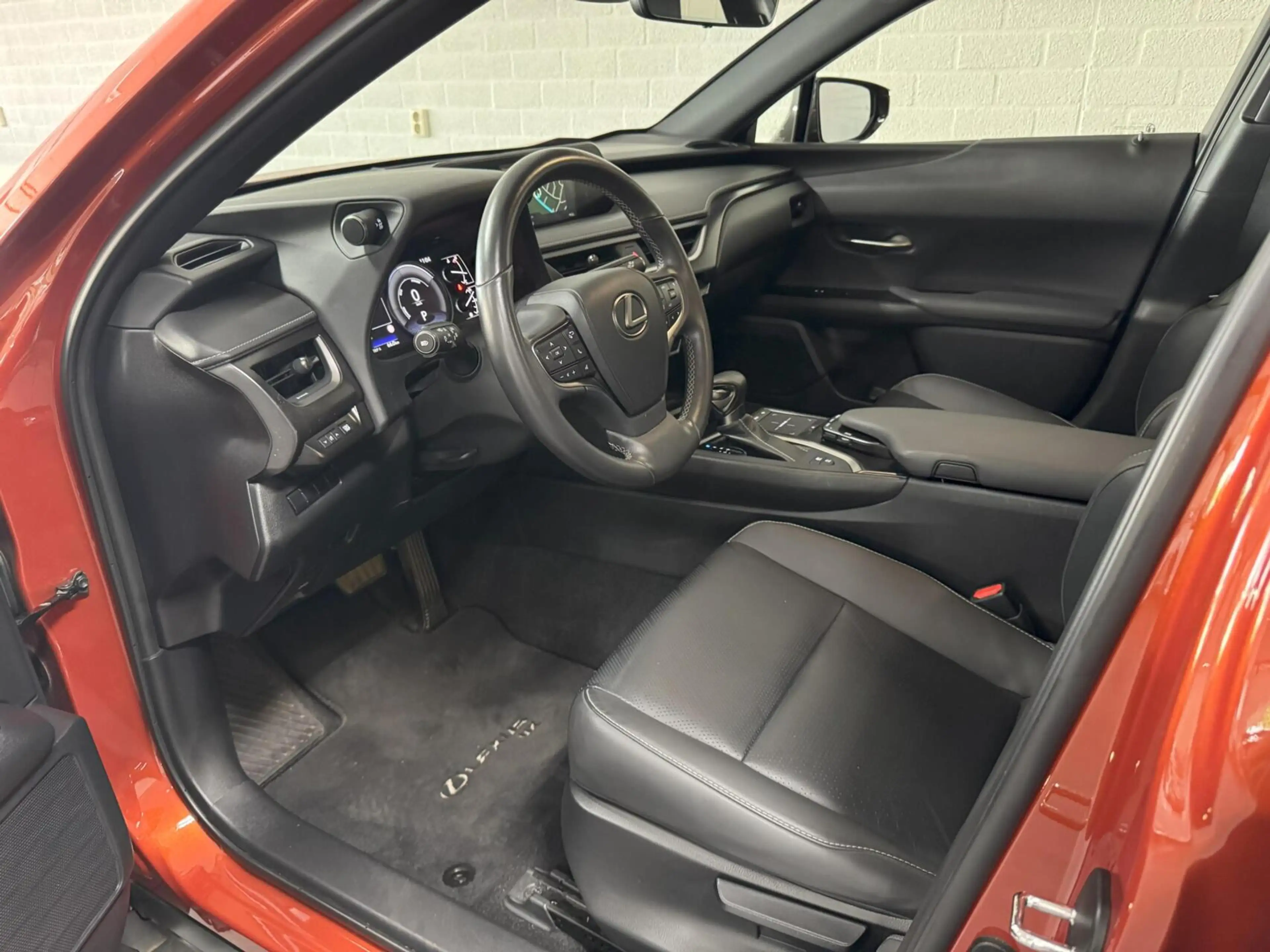 Lexus UX 250h Luxury Line / Zwart leer — photo 8