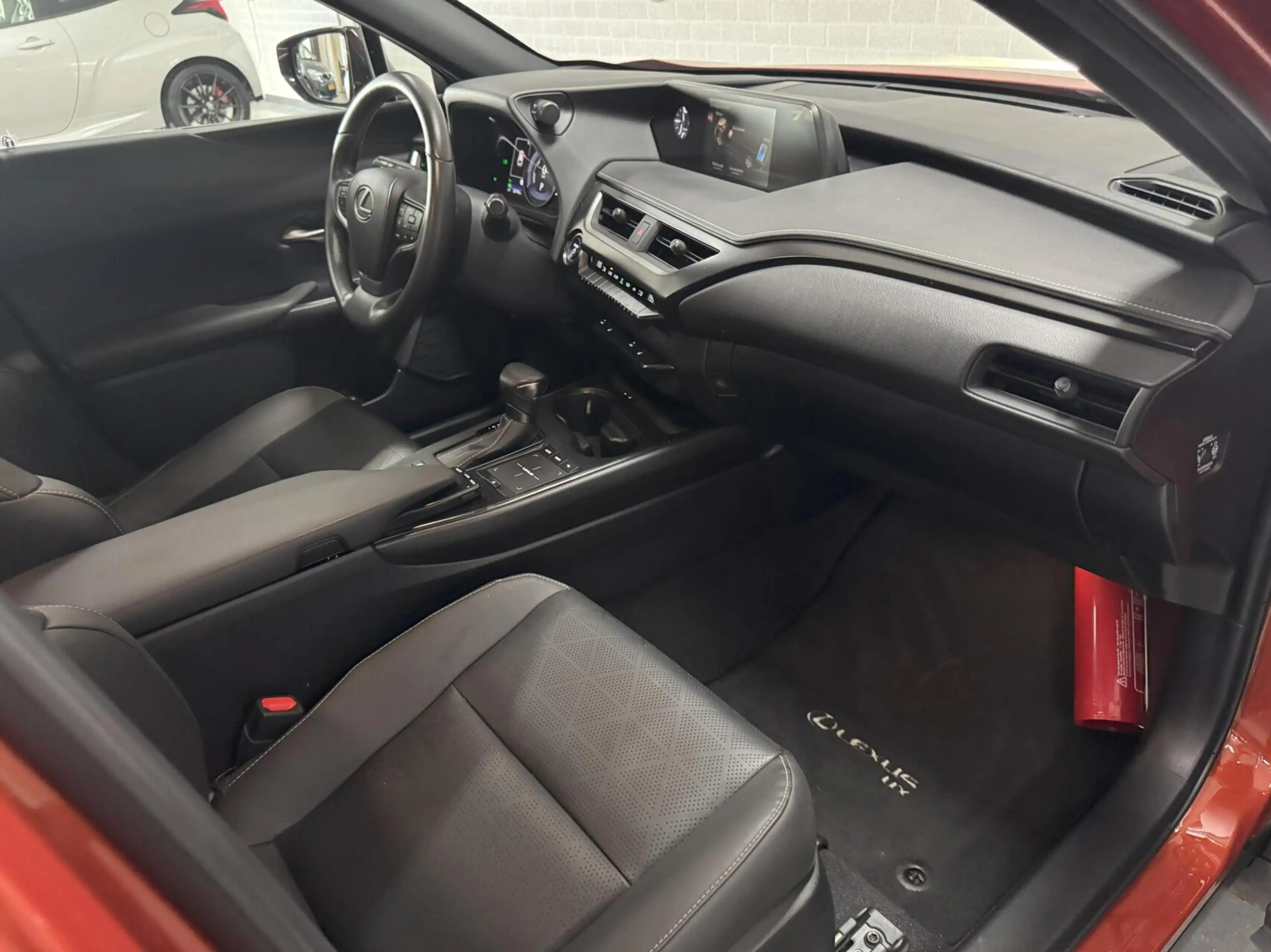 Lexus UX 250h Luxury Line / Zwart leer — photo 11