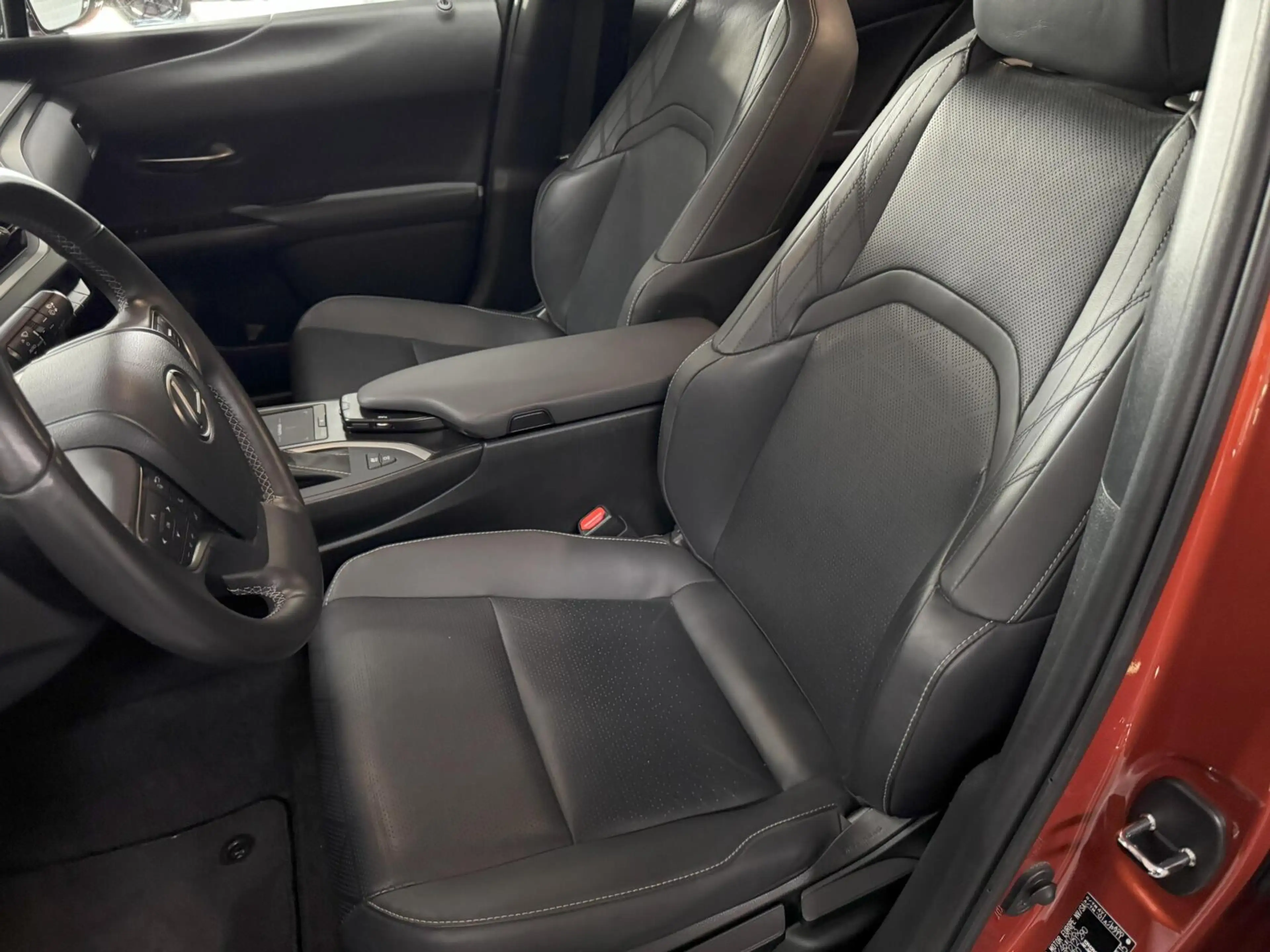Lexus UX 250h Luxury Line / Zwart leer — photo 10