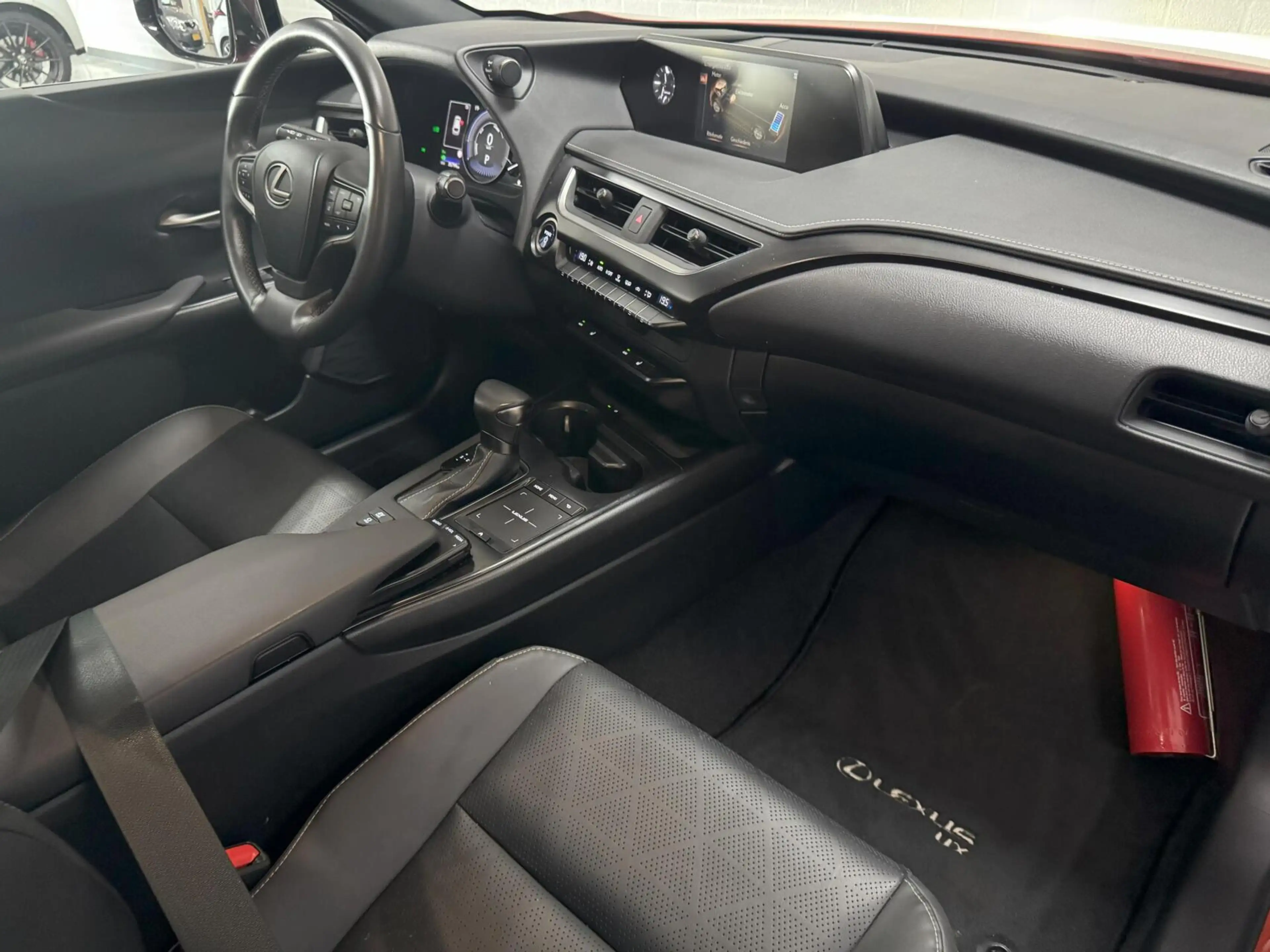 Lexus UX 250h Luxury Line / Zwart leer — photo 12