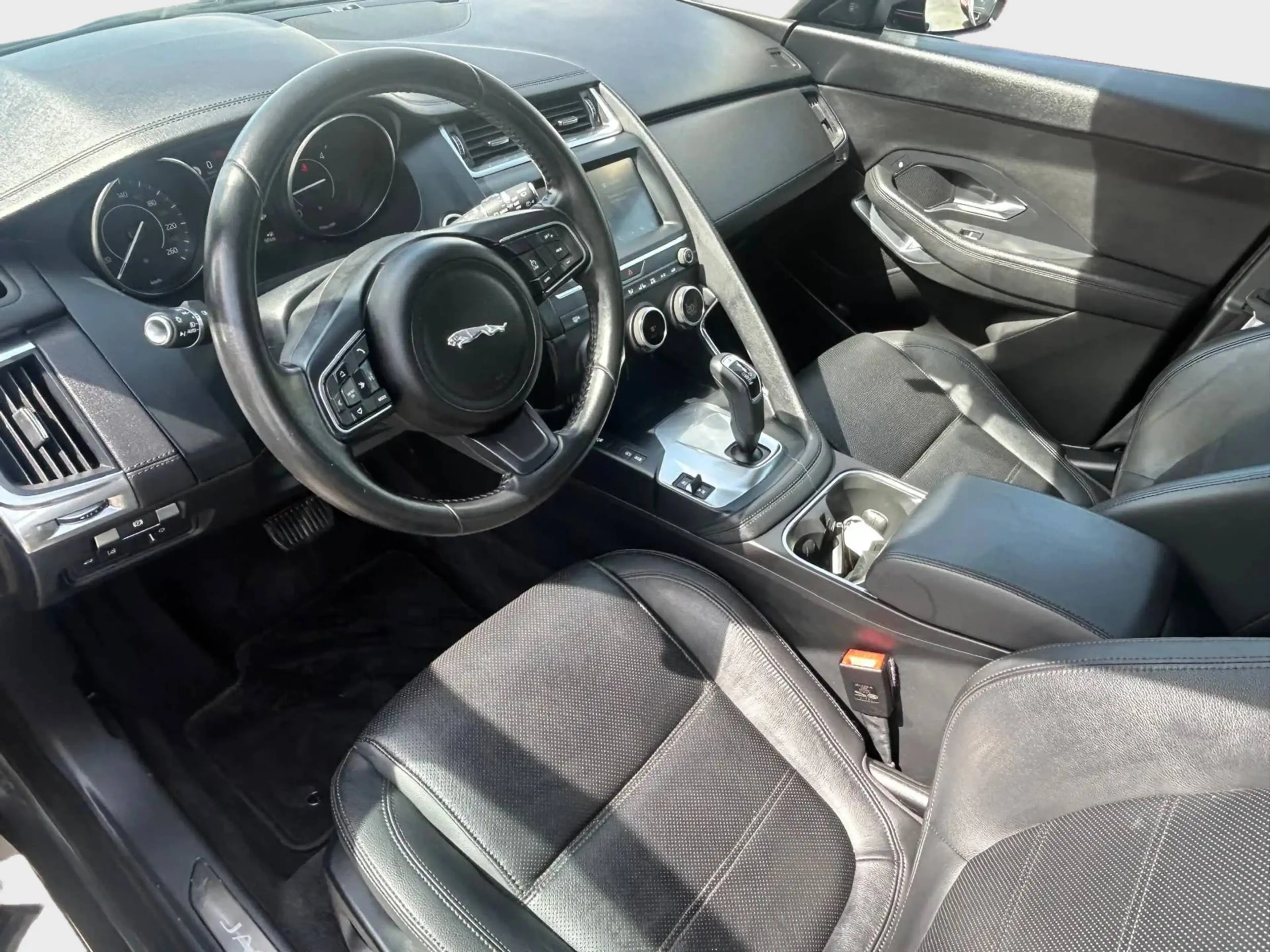 Jaguar E-Pace E-Pace 2.0 D AWD S 1er Propriétaire Garantie 12 mois — photo 10