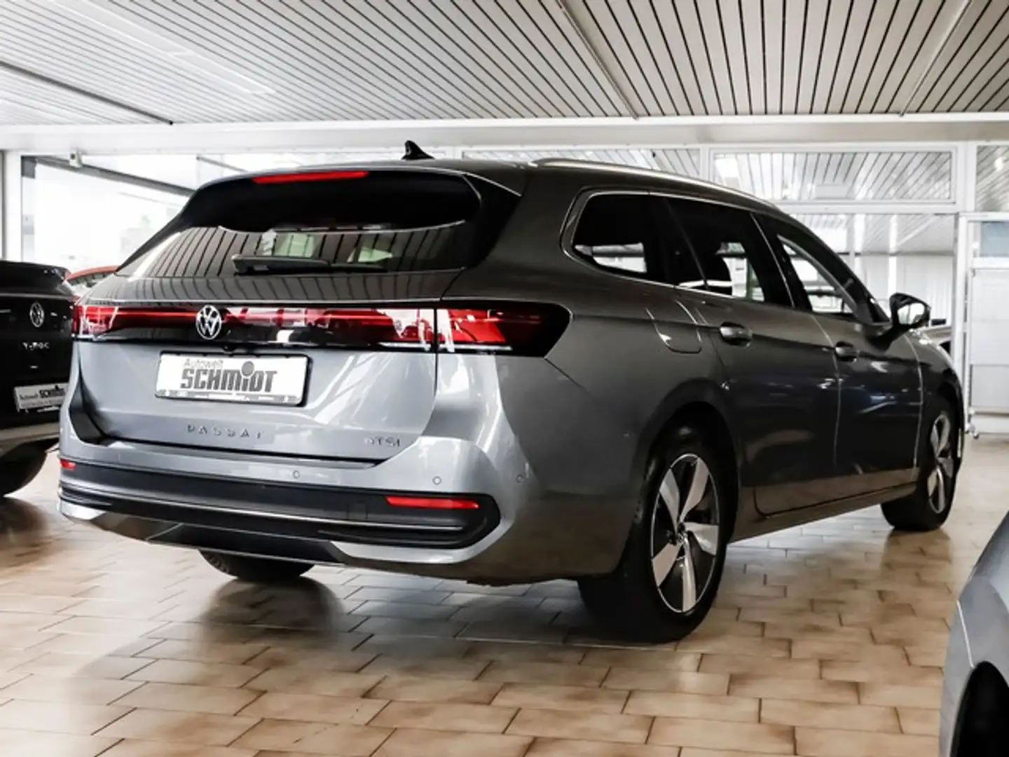 Volkswagen Passat Business 1,5 eTSI DSG Business ACC AreaView AHK... Grijs - 2