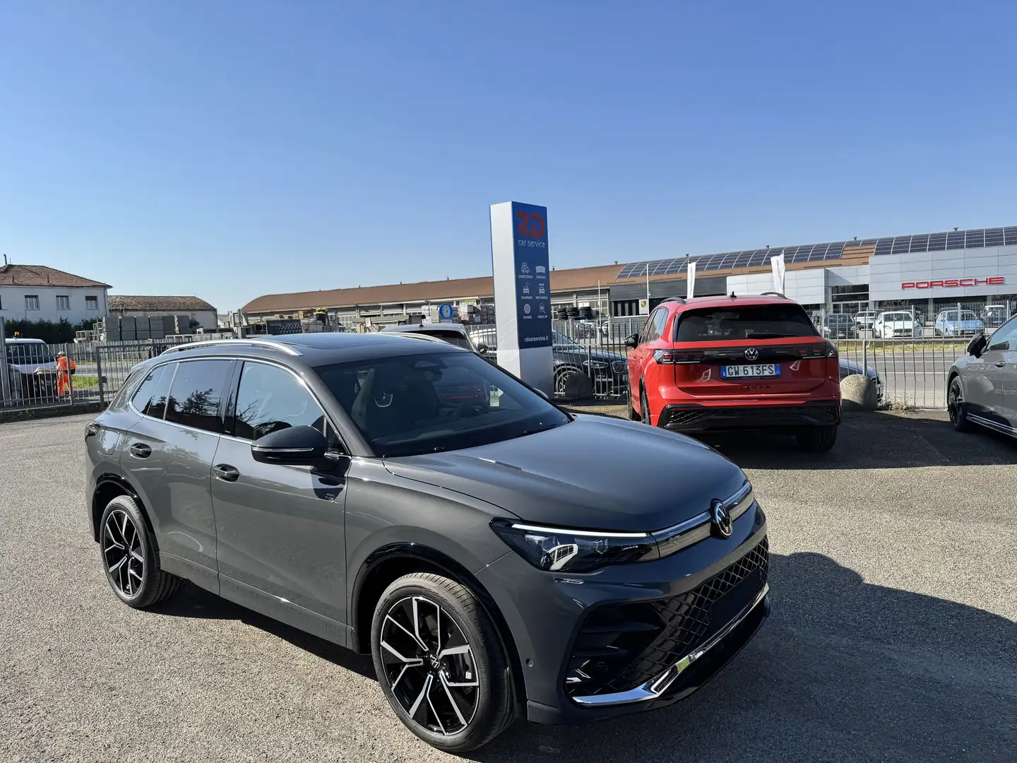 Volkswagen Tiguan 2.0 tdi R-Line PLUS 150cv DSG / PROMO -PRONTA Grigio - 1