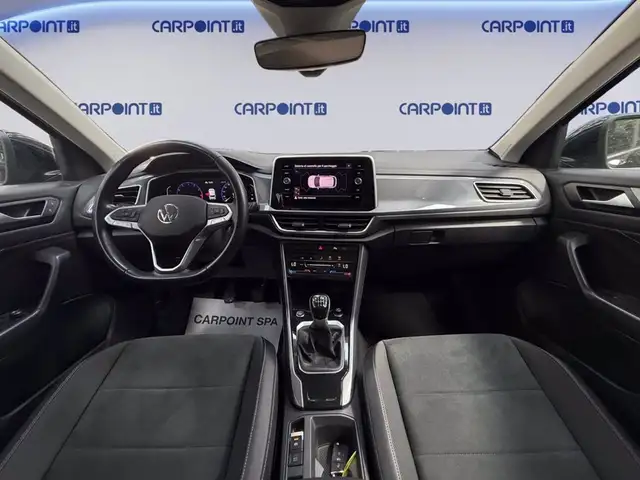 Volkswagen T-Roc view 11