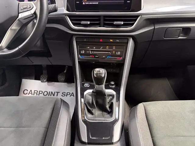 Volkswagen T-Roc view 12