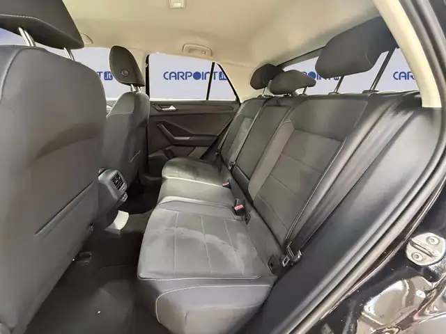 Volkswagen T-Roc view 14